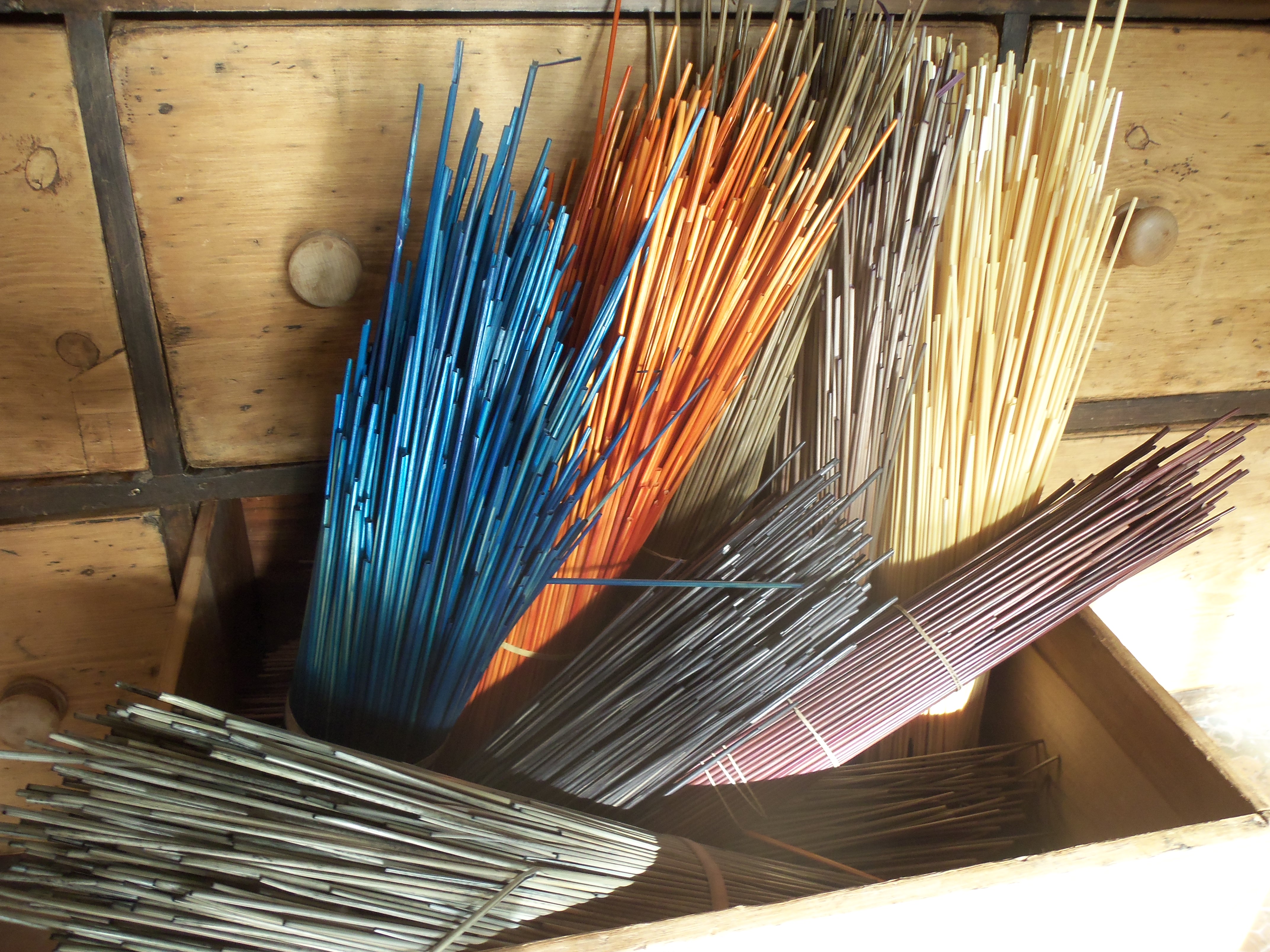 paille, photo de l'atelier de Valérie Colas des Francs