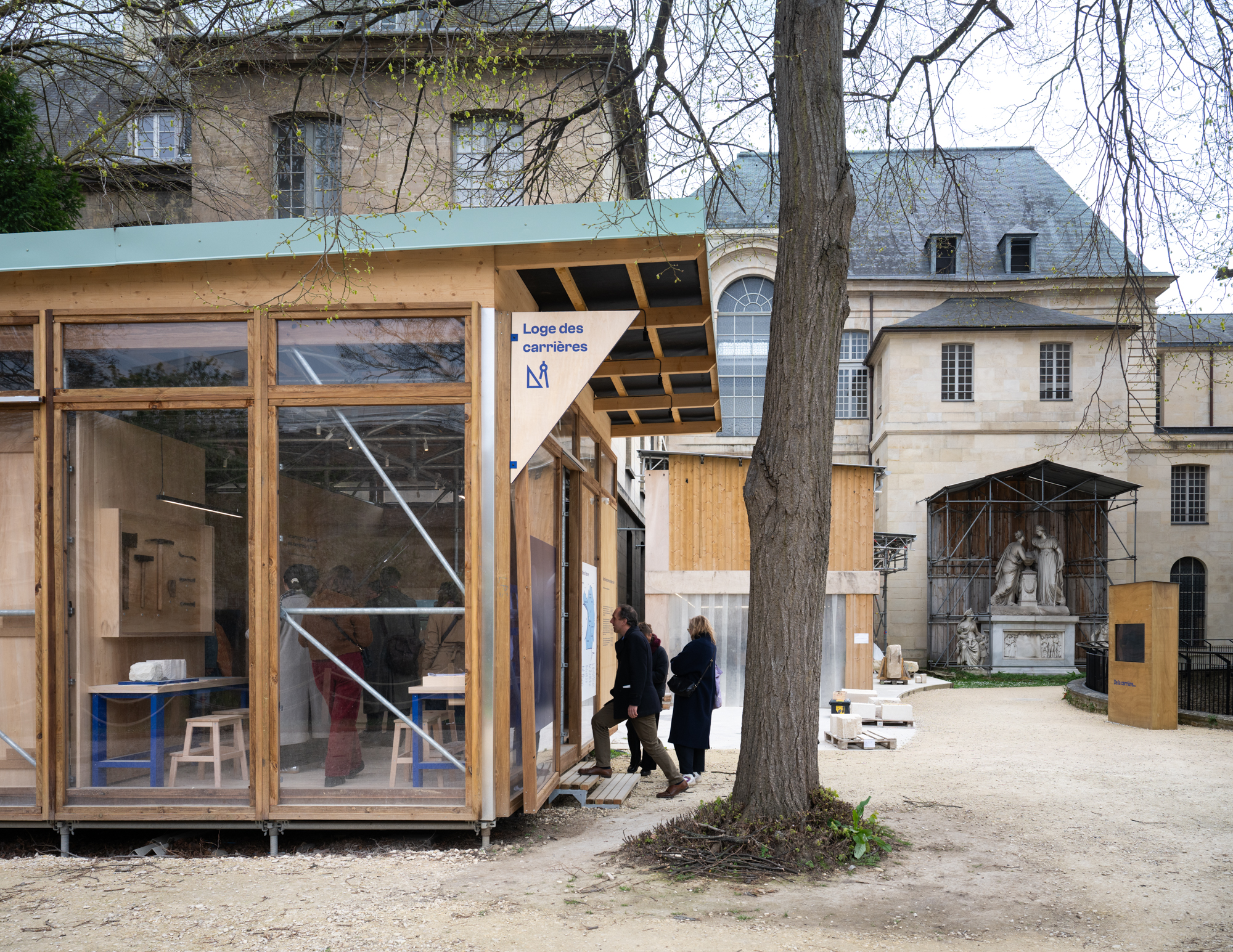 Vue de l'extérieur de la loge des carrières © A. Détienne - Institut pour les Savoir-Faire Français
