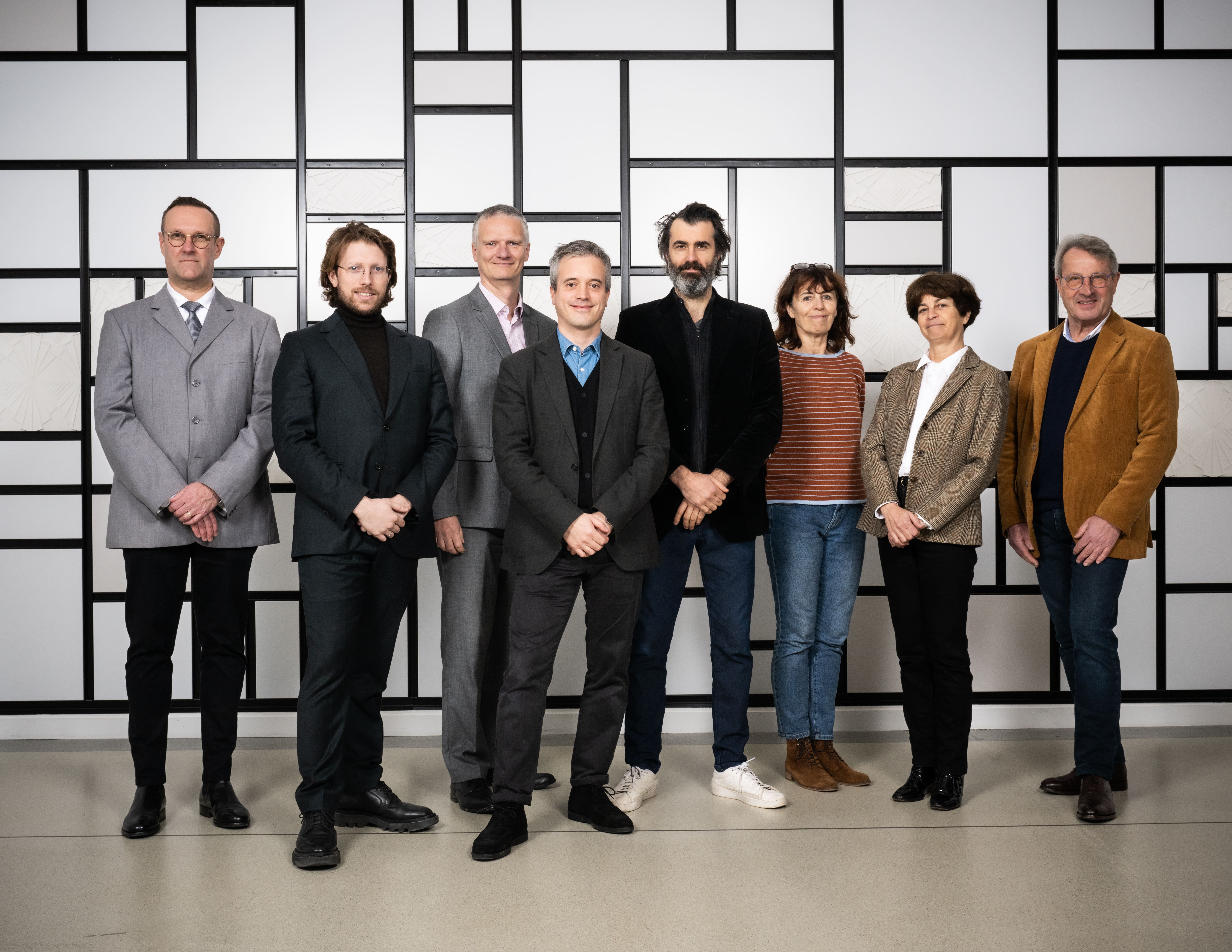 Membres du jury du niveau 4 posant au JAD (le Jardin des métiers d'Art et du Design)