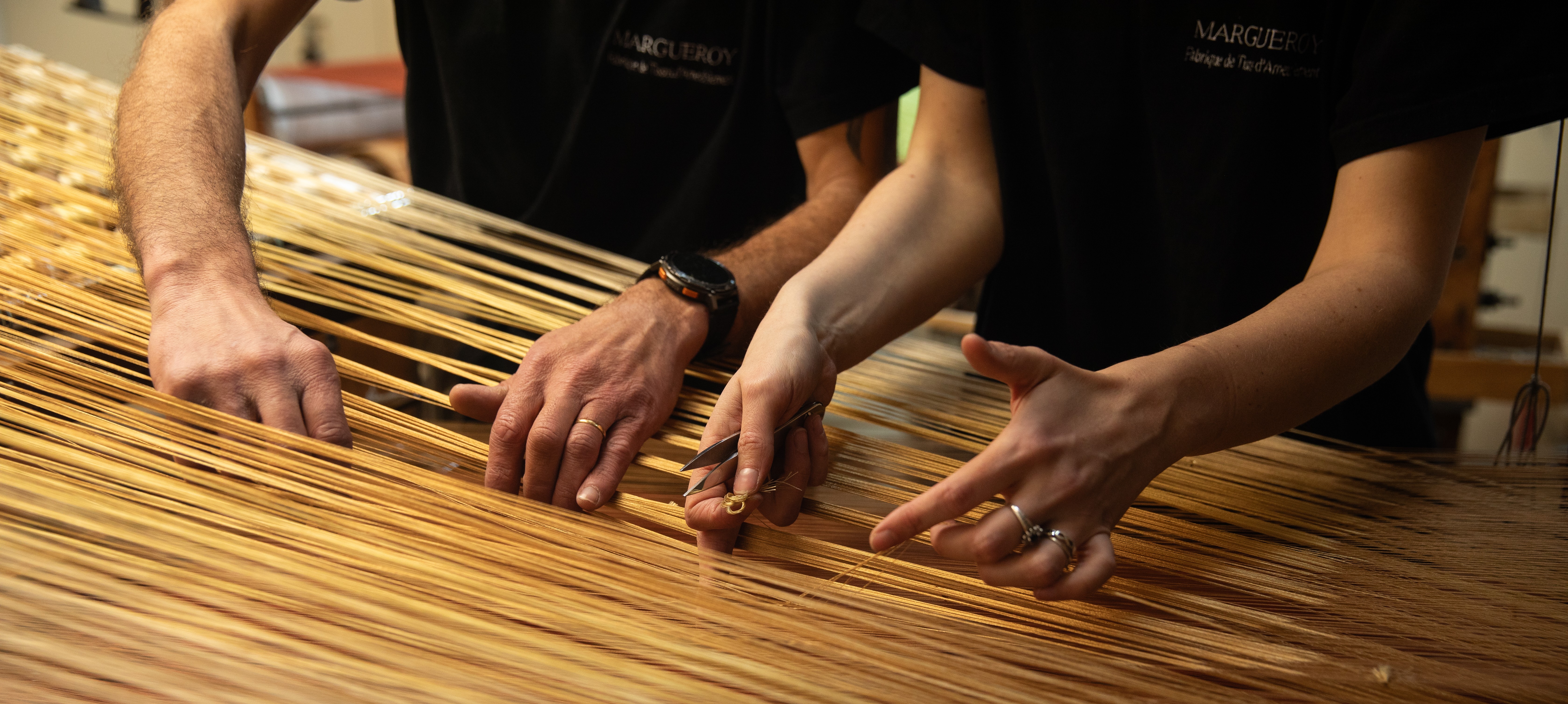 Olivier et Pauline travaillant sur une trame