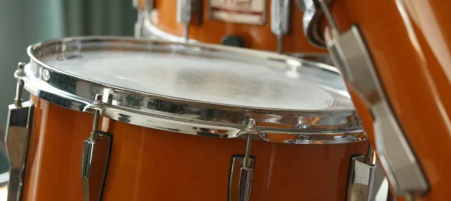 Facteur et/ou restaurateur de percussions