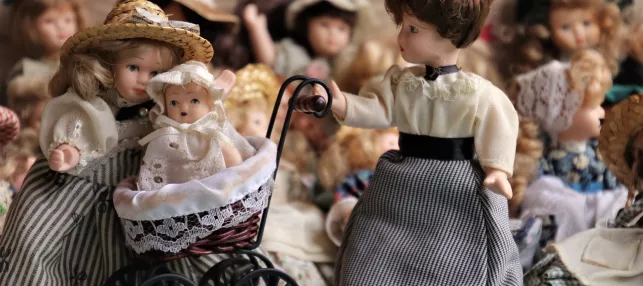 Fabricant de poupées ou de peluches de collection