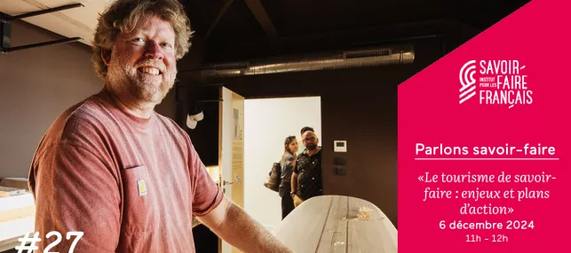 Carton du webinaire n°25 avec un fabricant de planche de surf souriant ouvrant la porte de son atelier au public