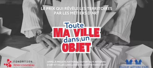 affiche de l'appel à candidatures avec image d'un artisan plissant du papier en arrière-plan