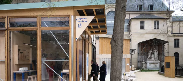 Vue de l'extérieur de la loge des carrières © A. Détienne - Institut pour les Savoir-Faire Français