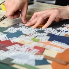 Marie Dubois mains au travail