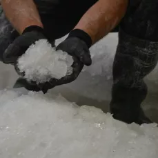 FABRICATION ARTISANALE DE CRISTAUX DE SOUDE