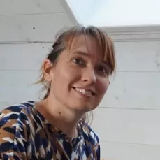 Adèle Perrin, brodeuse main 