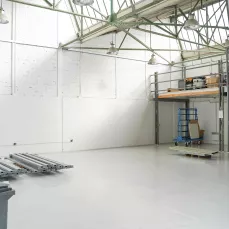 Atelier lumineux sous verrière