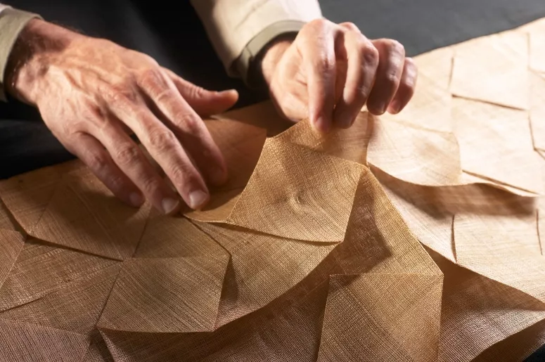 Textile plissé, photographie d'Alexis Lecomte