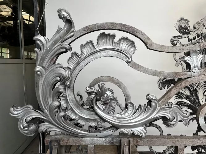 Détail grille du château de Dampierre © Ateliers Saint-Jacques - Fondation de Coubertin