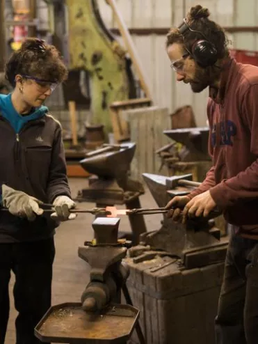 Martin Claudel et Caroline Hasné, taillandiers