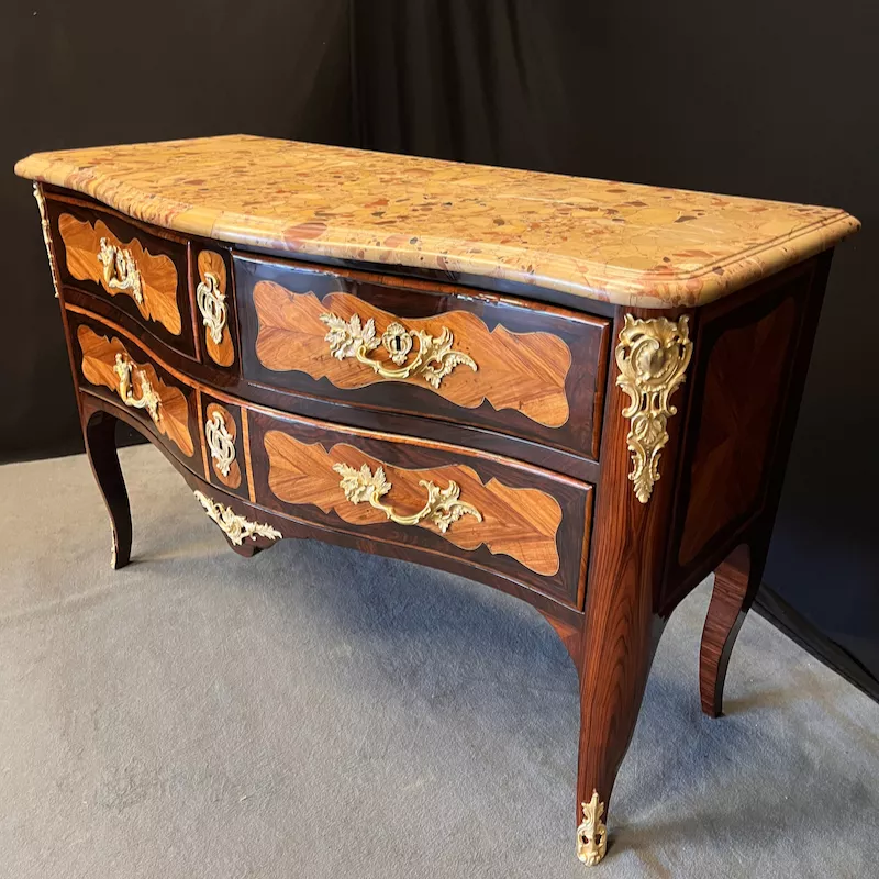 Commode Régence – début Louis XV estampillée F. MONDON - www.atelierpatricebricout.fr