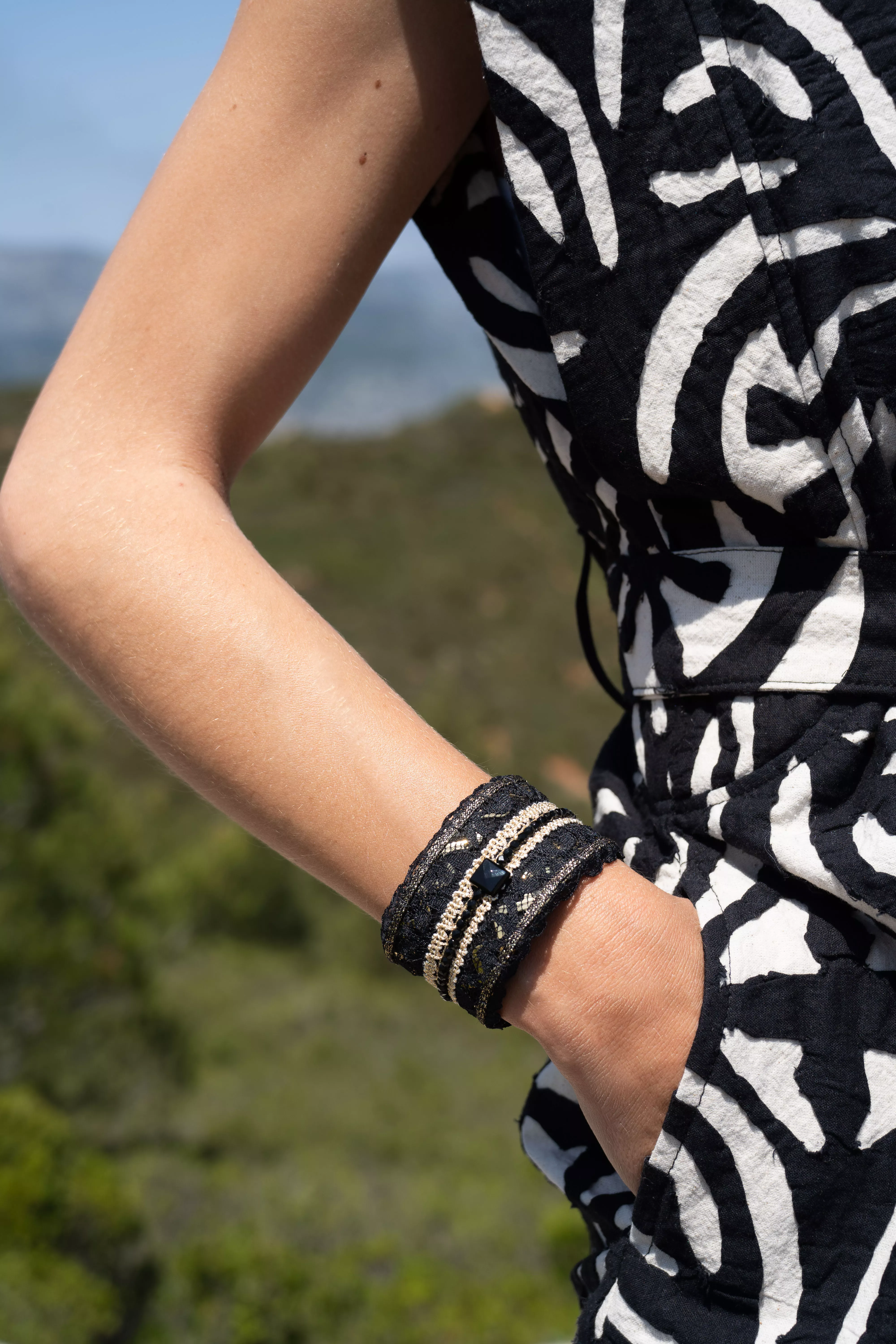 Manchette Couture Dentelle Stone - Atelier Muriel Biraghi