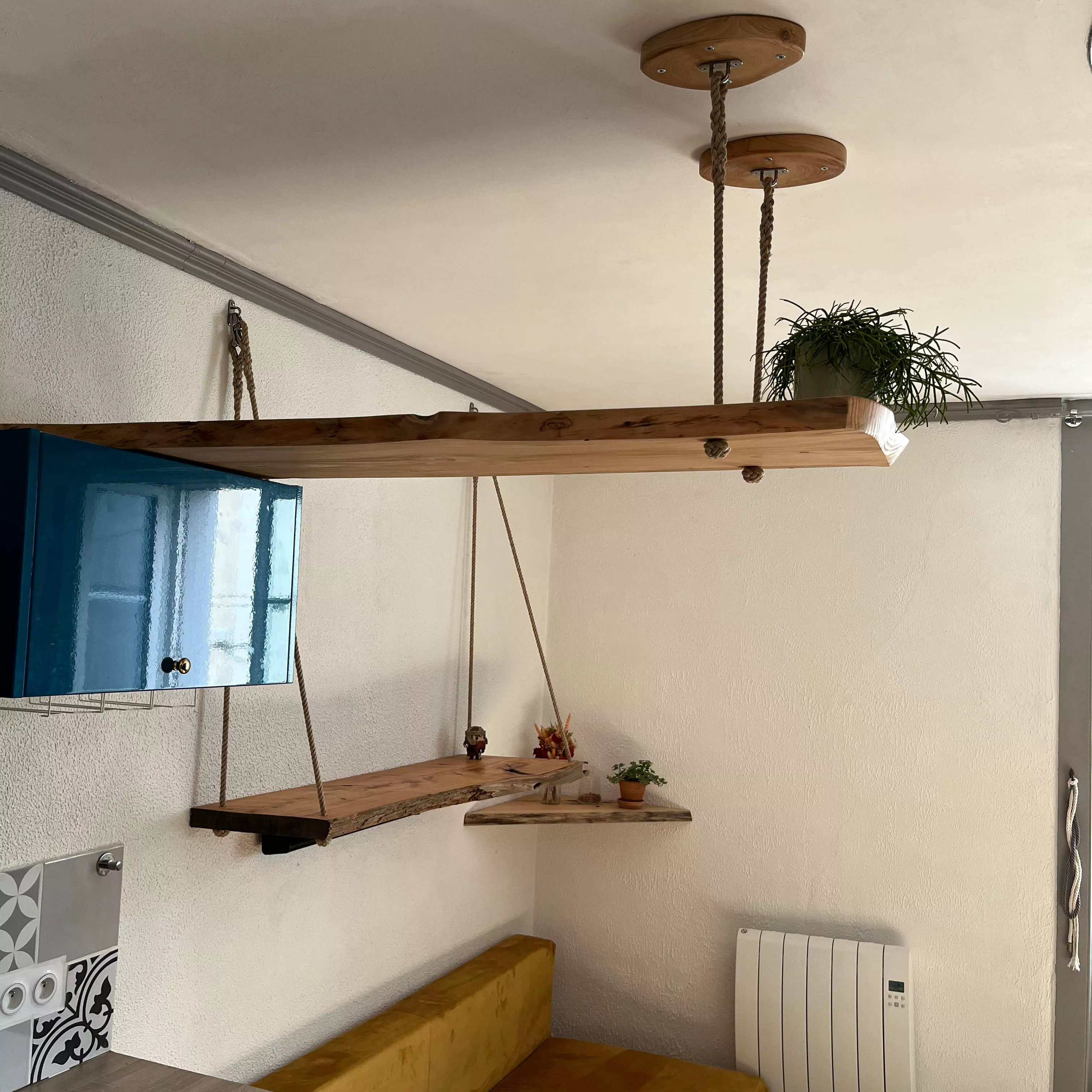 Mobiliers suspendus / Mobiliers gréés, créations sur mesure d'élements d'architecture intérieure.