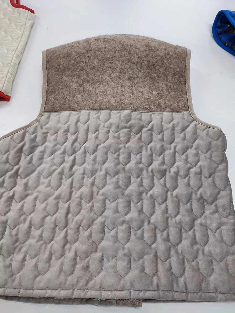 Confection de gilets pour des collections sur-mesure