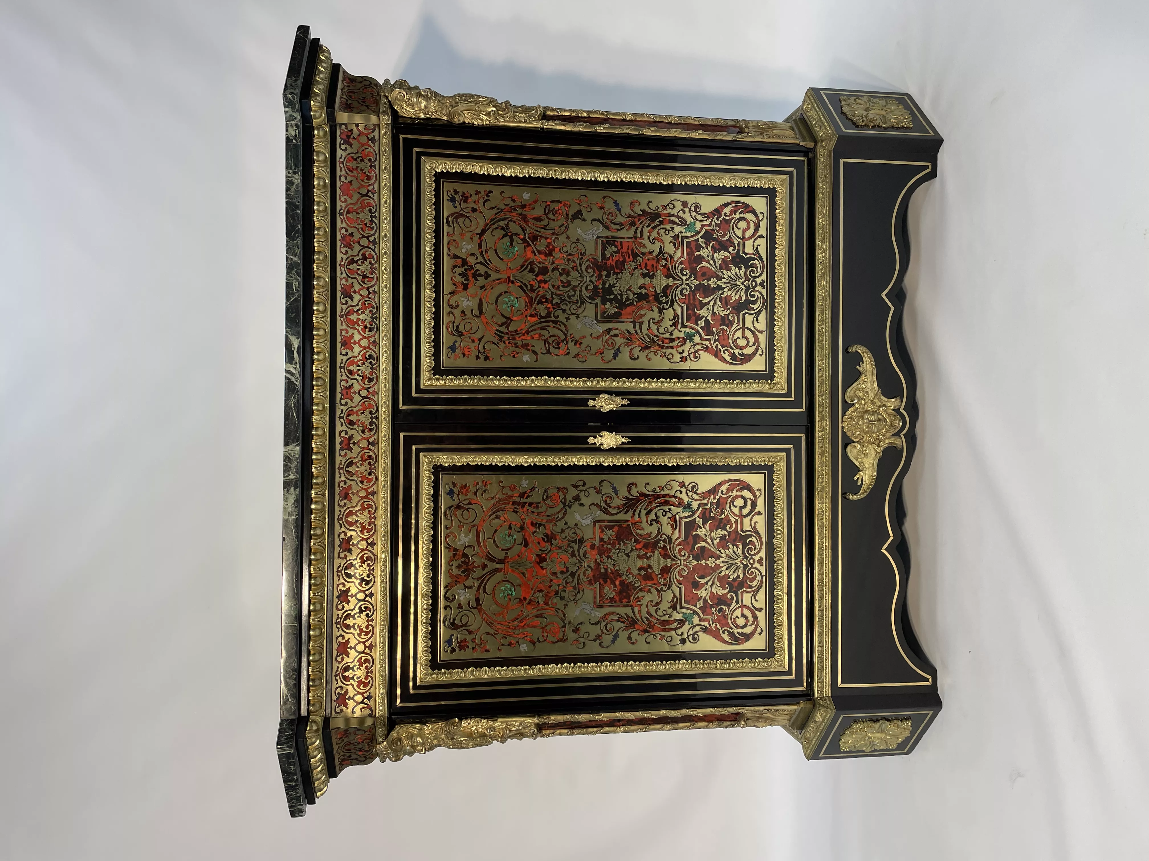 Meuble d'appui en marqueterie Boulle