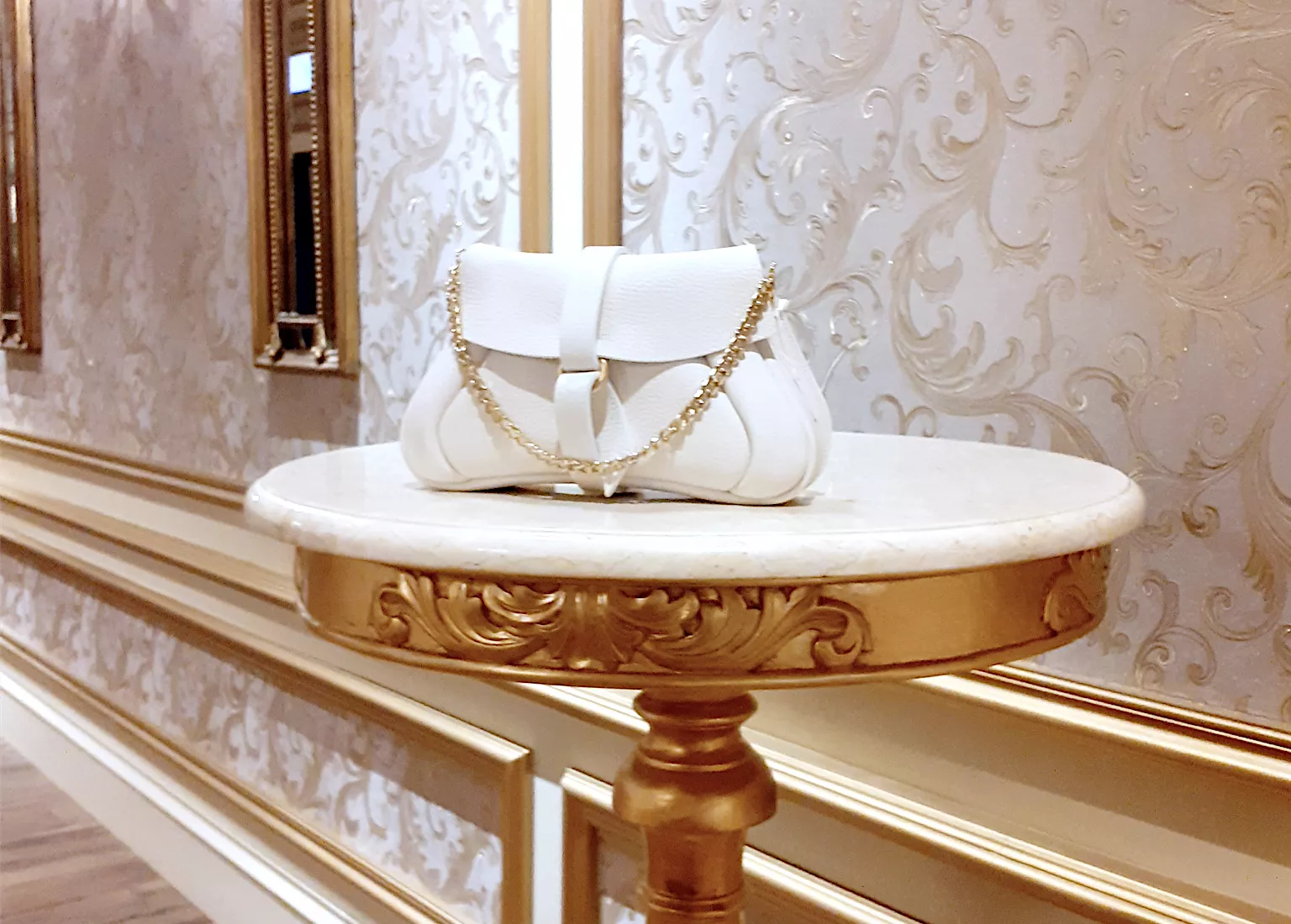 Sac à main mariage Cocktail en cuir blanc de Luxe CouleurSedona. Maroquinerie 100% fabriquée en France