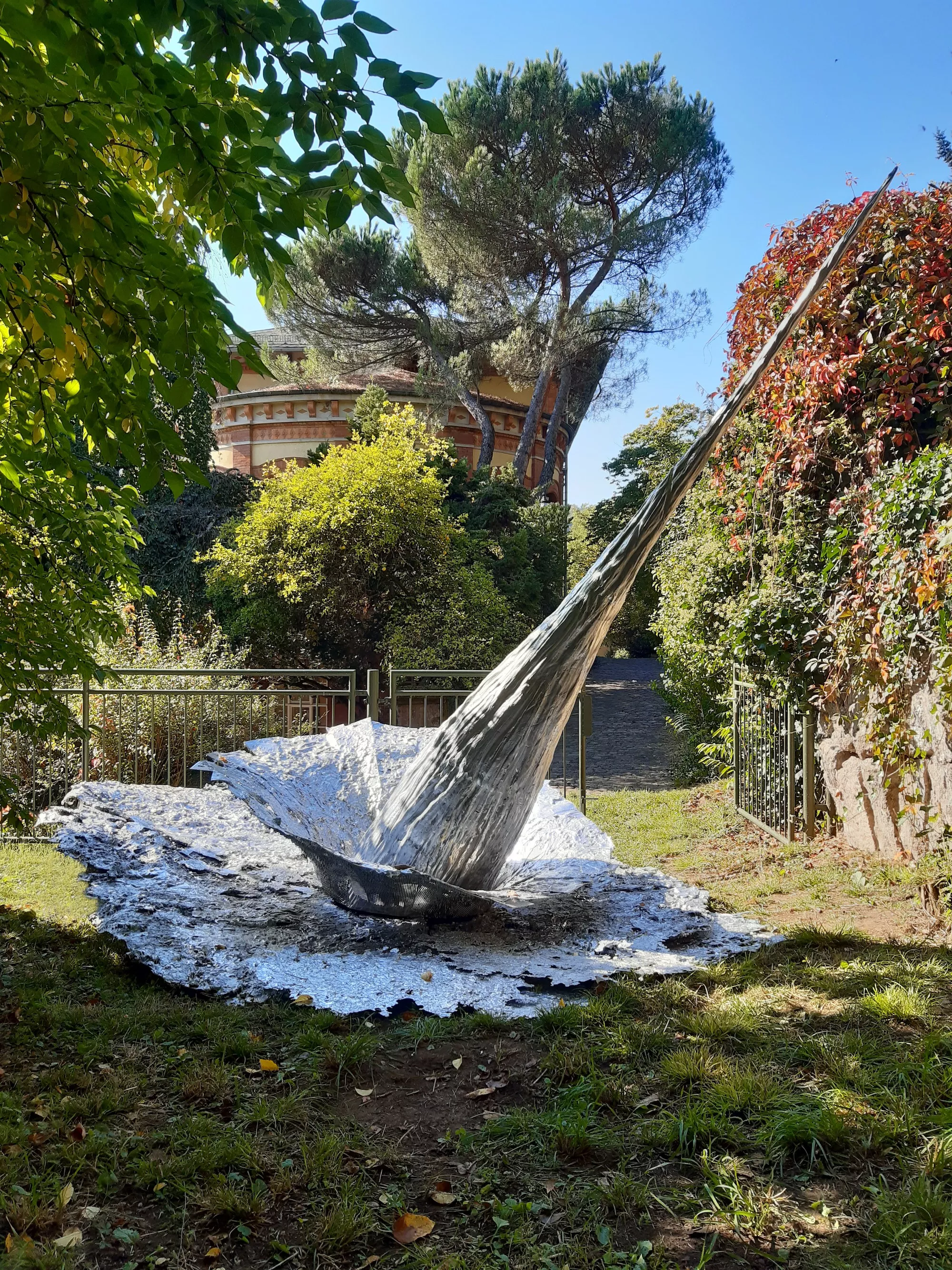 Comète, Hommage à Neowise v.2 - H 307 x 350 x 250 cm - 2020 - 2021 - Atelier d'Art Jules Andrieu