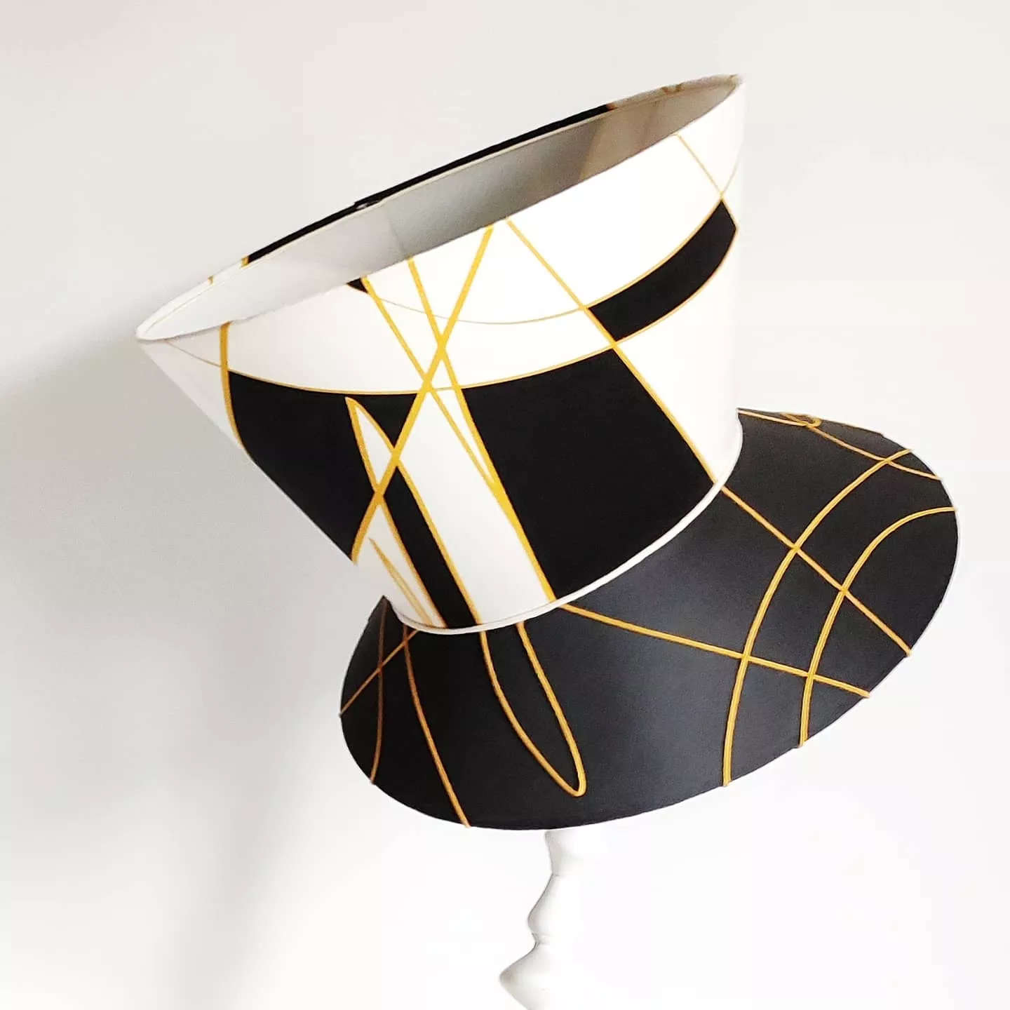 ABATJOUR MODERNE ET ORIGINAL