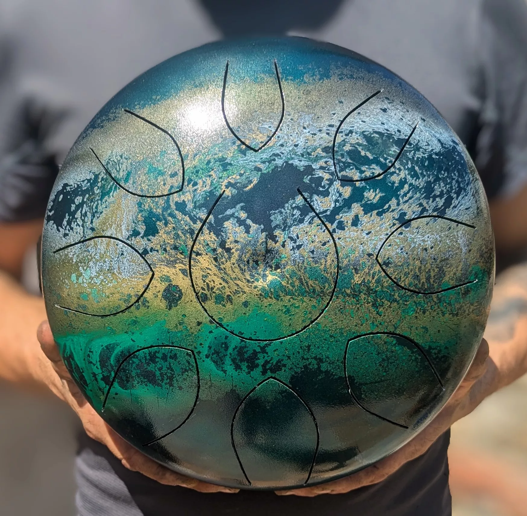 Tongue drum en Fa Hijaz, peinture "Peau de serpent"