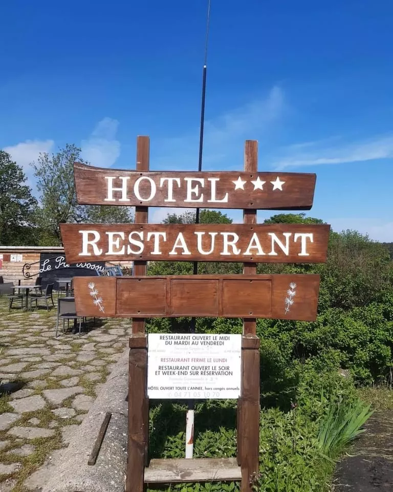 Devanture hôtel restaurant personnalisé 