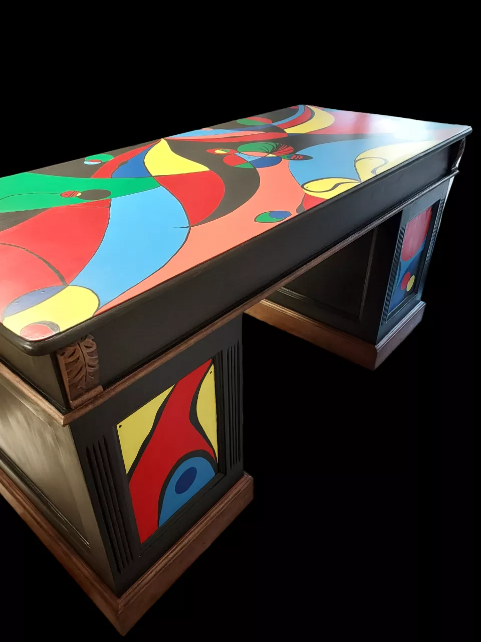 Restauration d'un bureau style empire, mise en peinture et création oeuvre artistique unique à l'acrylique sur plateau et différentes façades. Métallisation à froid cuivre sur bordures et piètement.