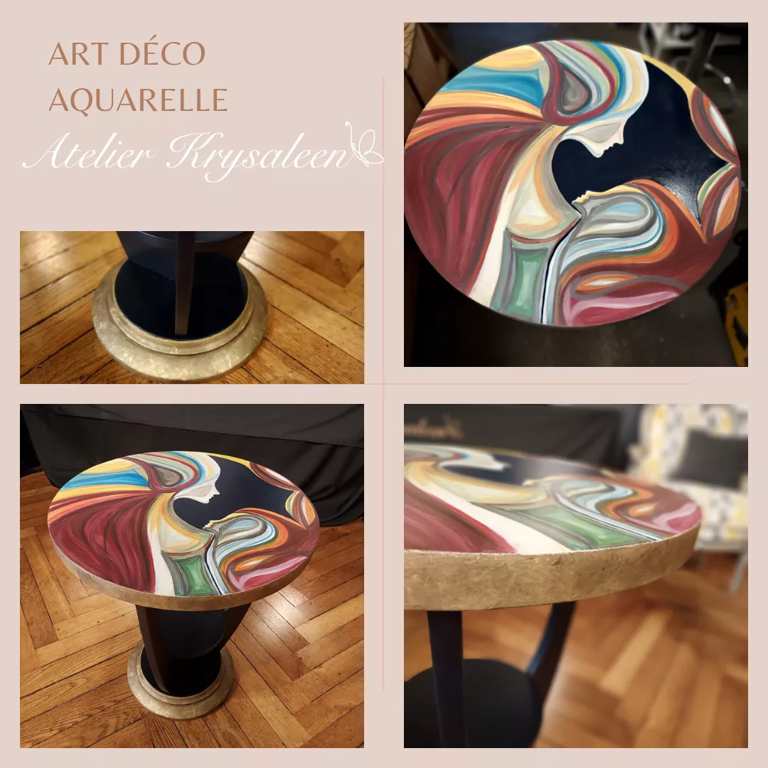 Guéridon Art Déco restauré, peinture et patine et création d'une oeuvre artistique à l'aquarelle sur plateau. Métallisation à froid bronze sur bords et pied du meuble.