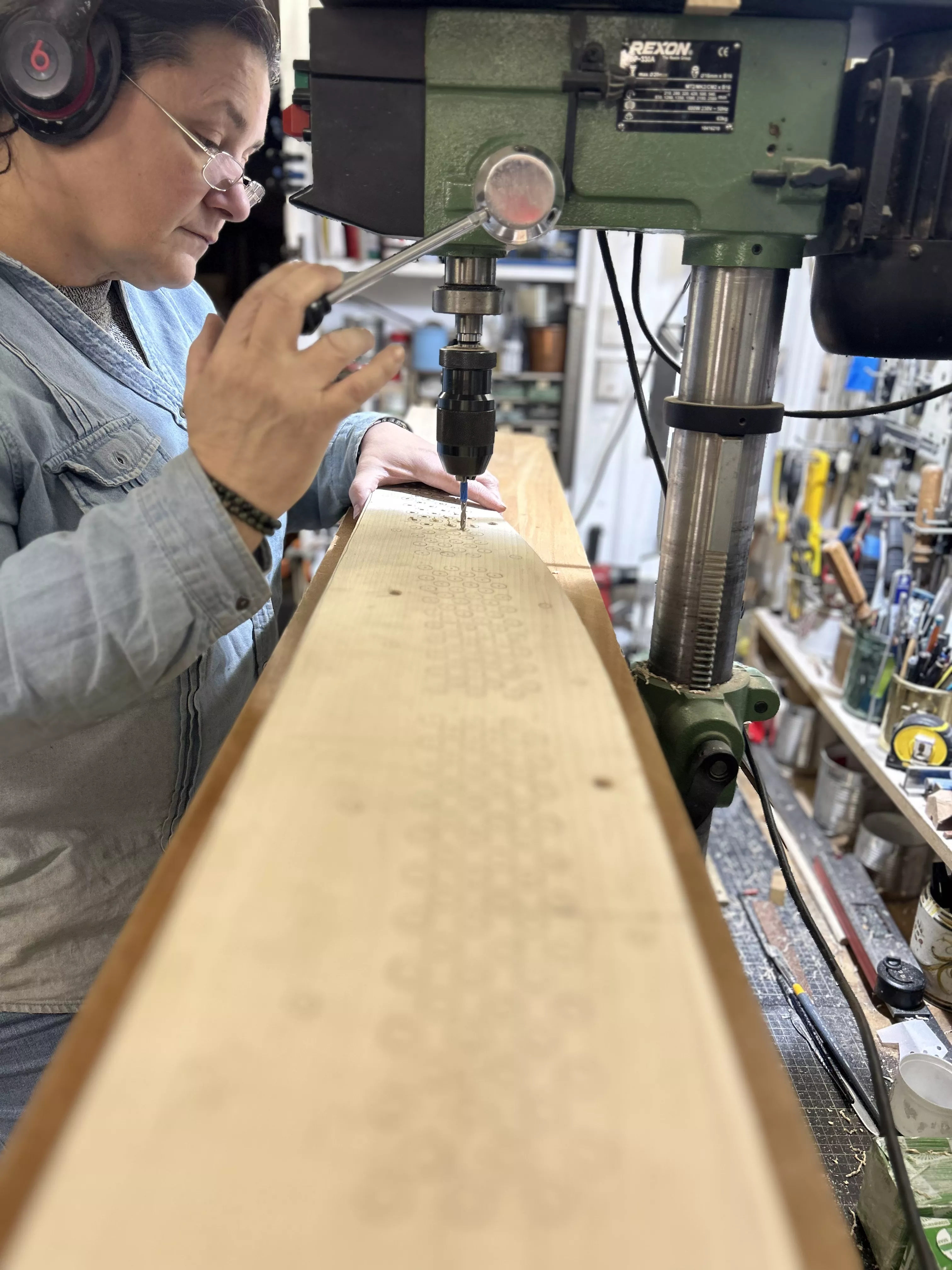 Perçage nouveau sommier des chevilles fabriqué à l'identique en érable du Canada