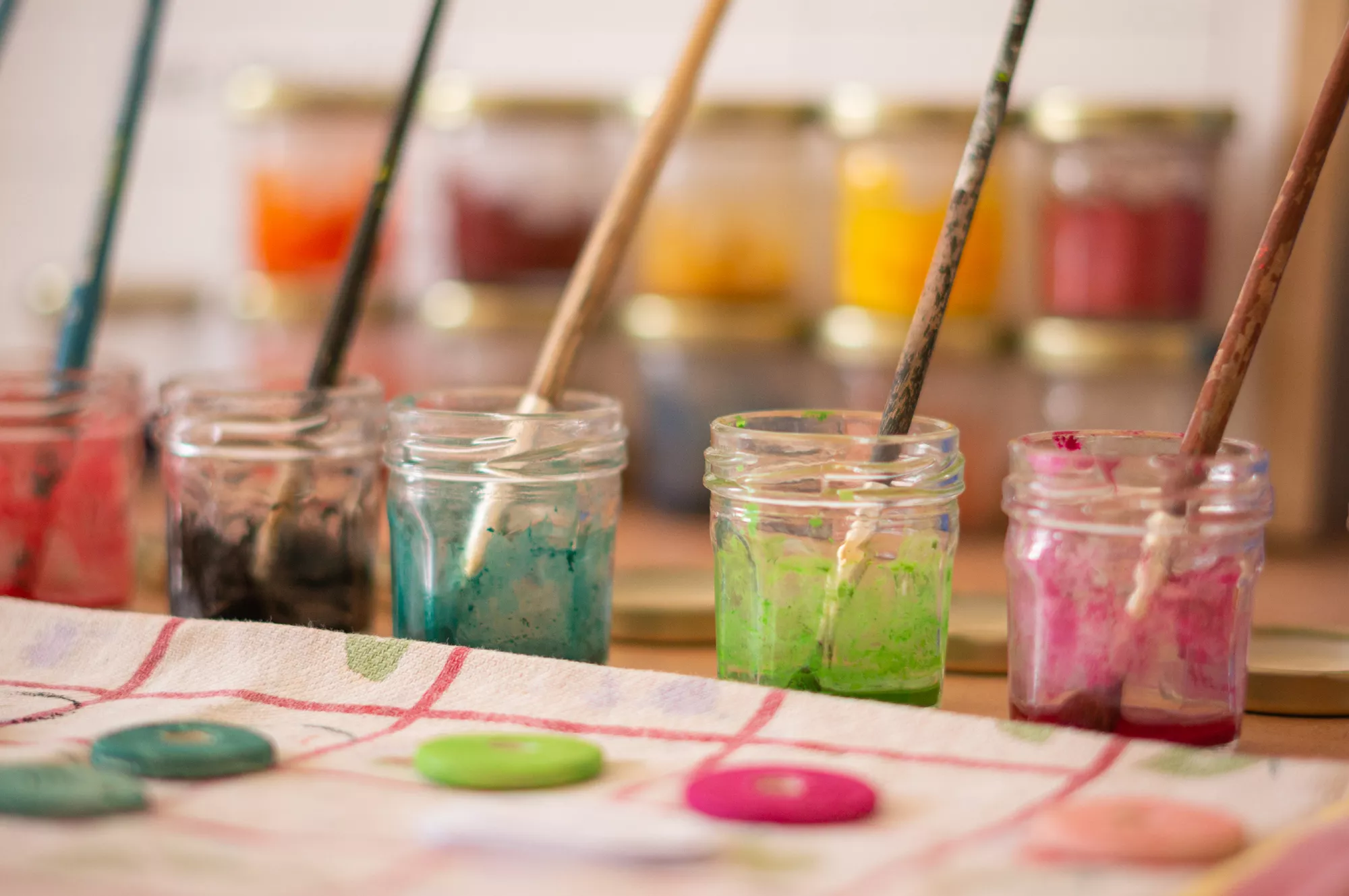 Pots de peintures aux pigments naturels