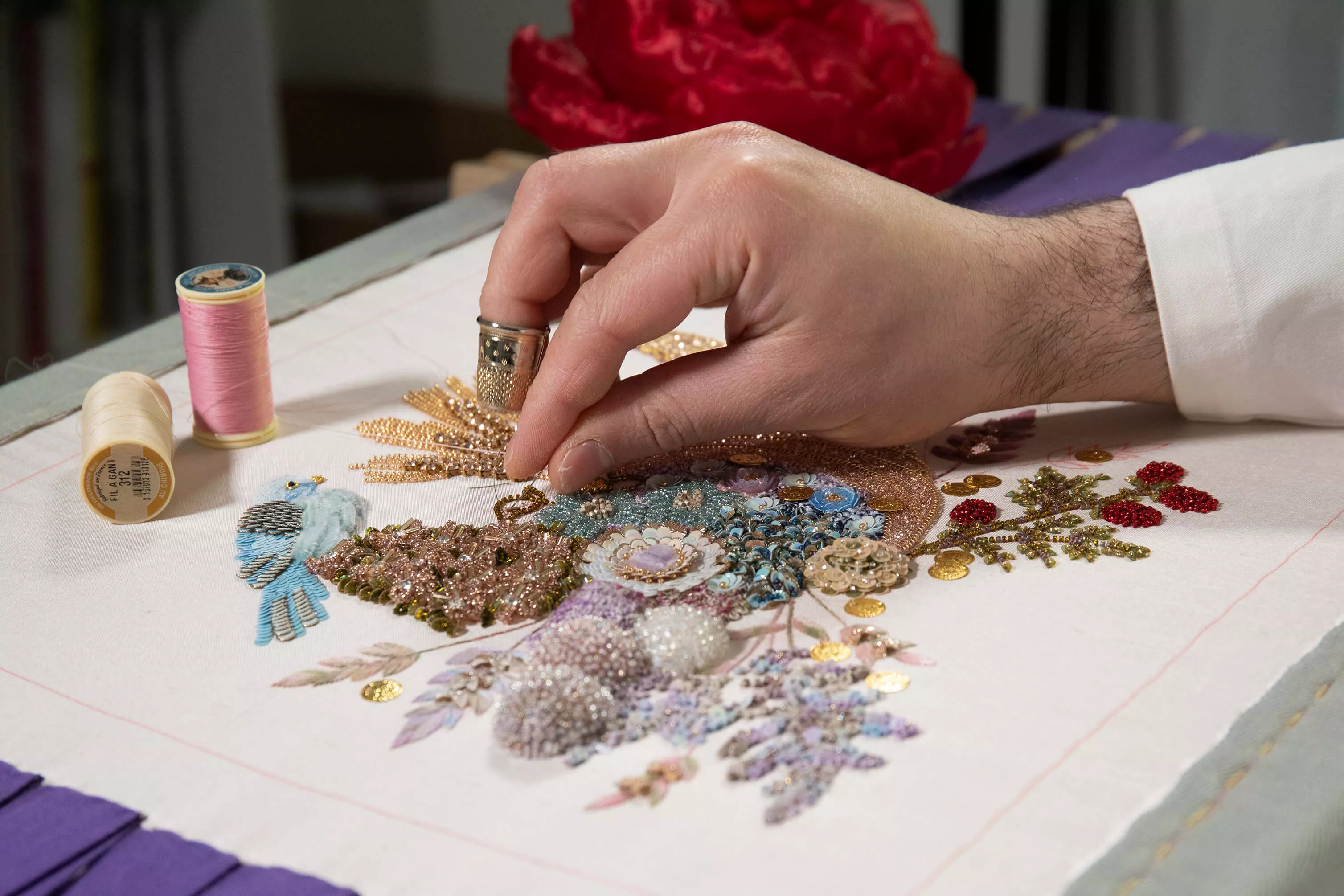 Œuvre brodée réalisée pour le XIVe Concours International de Broderie et présentée dans le cadre de la Biennale 2025 en Italie.