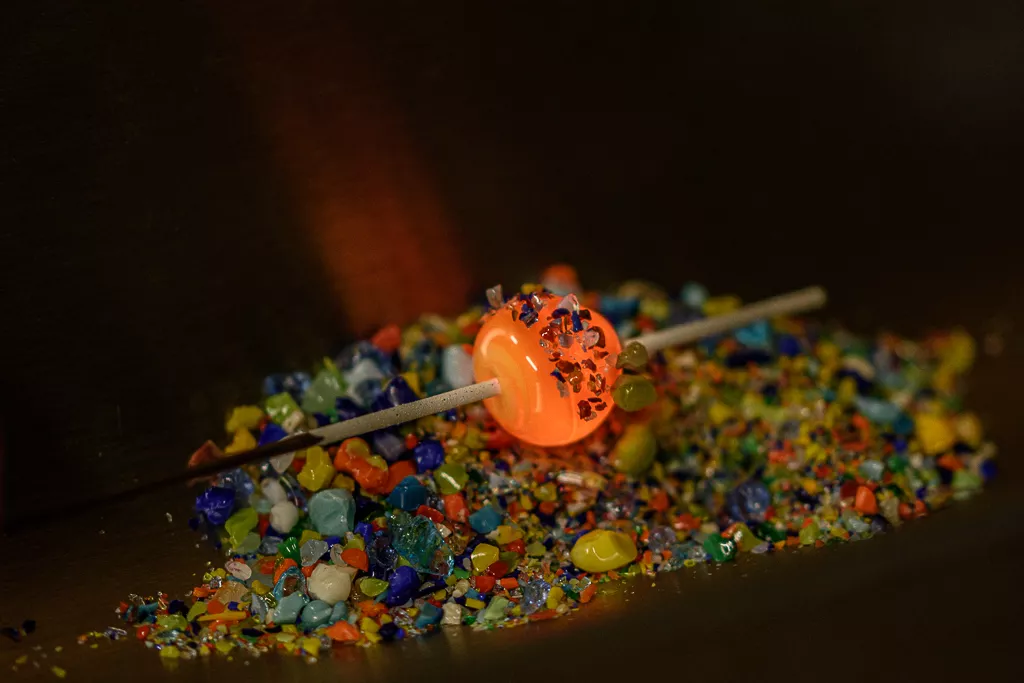 Verre en fusion - Perle en verre de Murano filé à la flamme