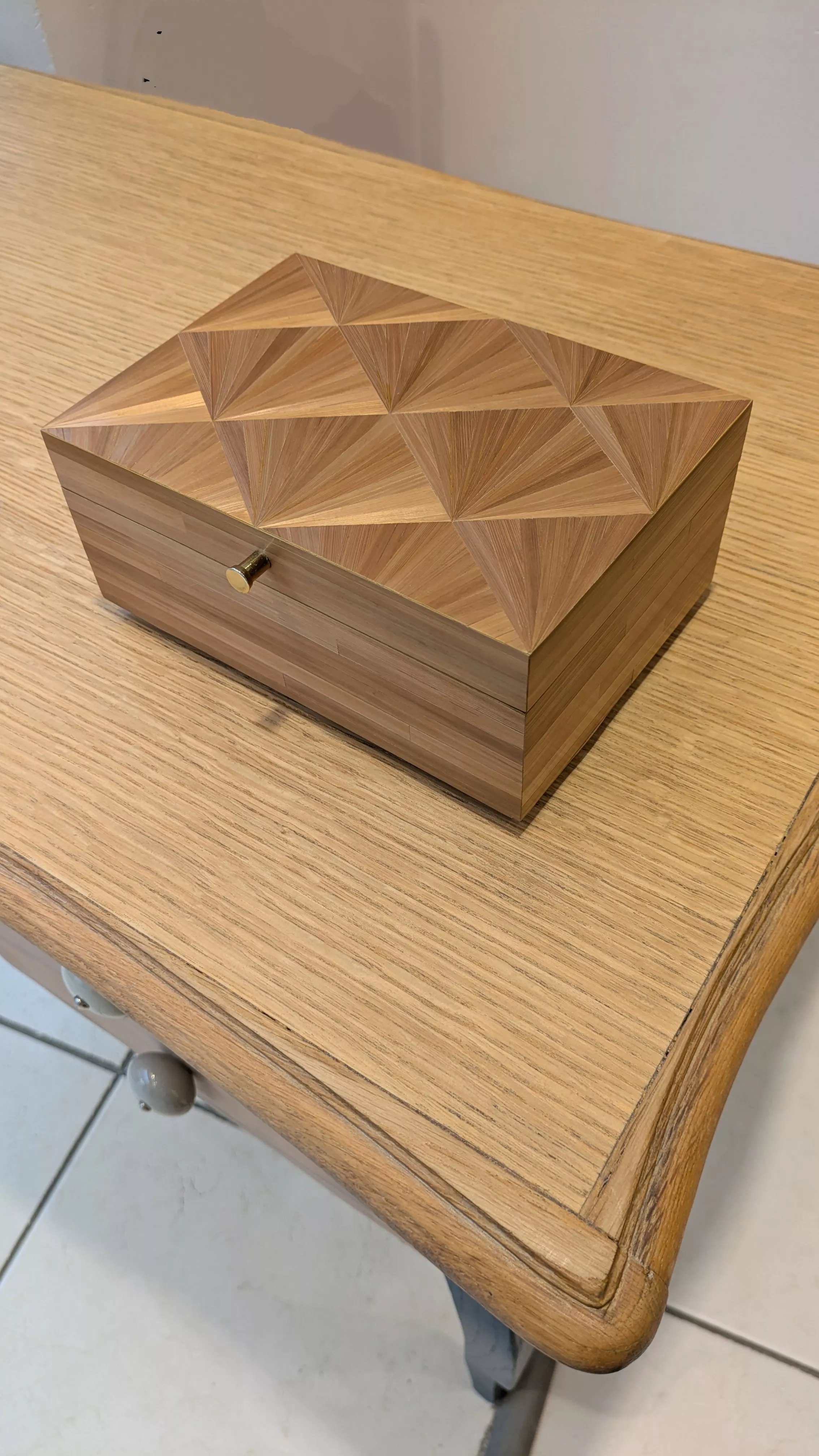 Réalisation de coffrets avec Marqueterie de paille, sur mesure pour divers objets (bouteilles spiritueux, bijoux, montres...)