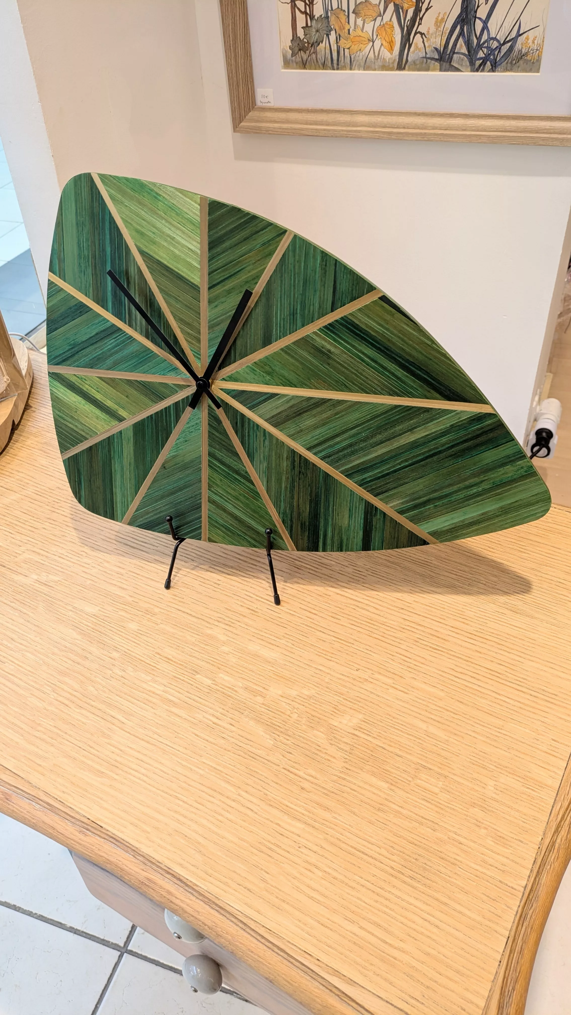 Horloge forme rétro en Marqueterie de Paille