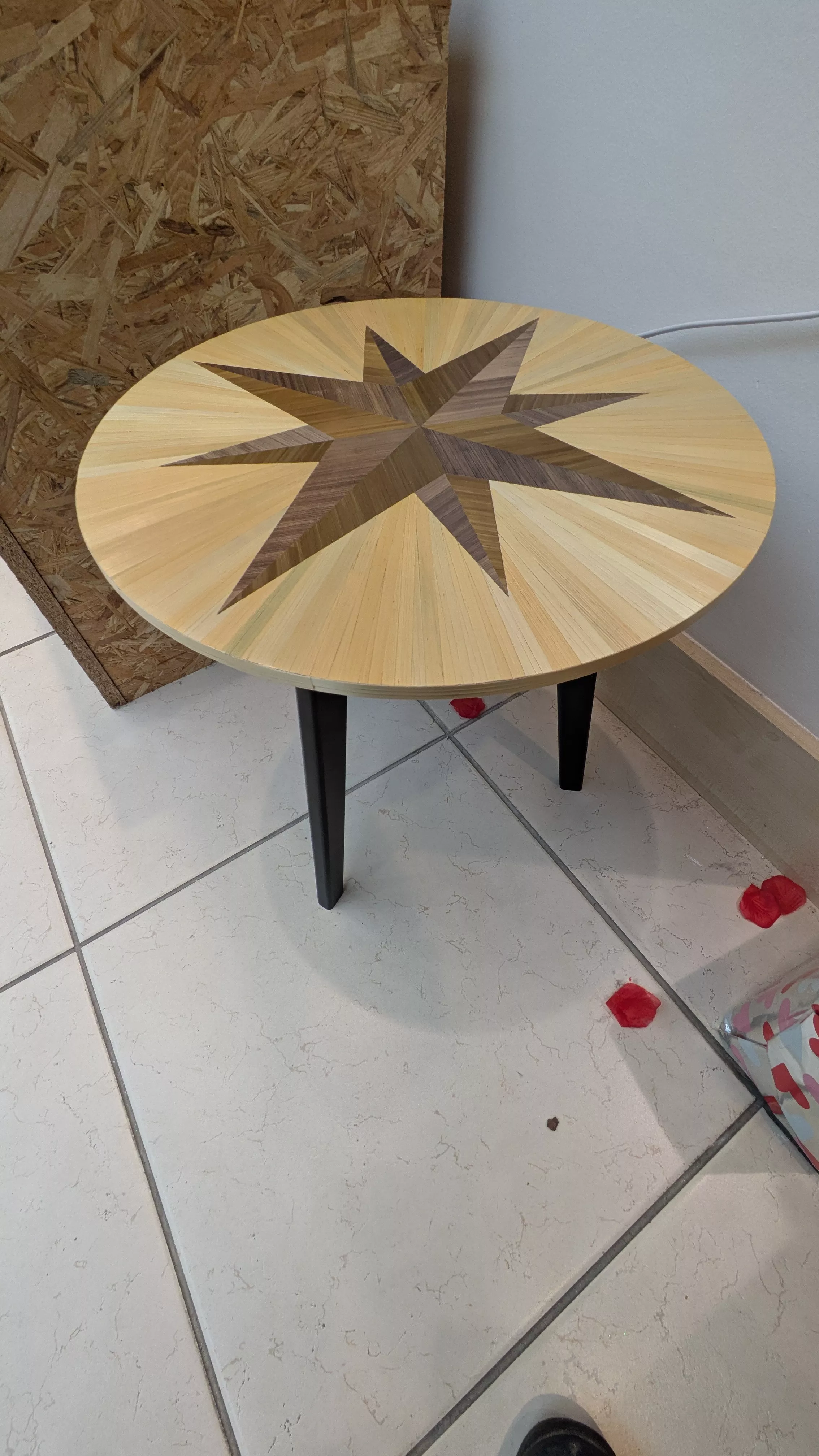 Réalisation de mobilier avec Marqueterie de paille