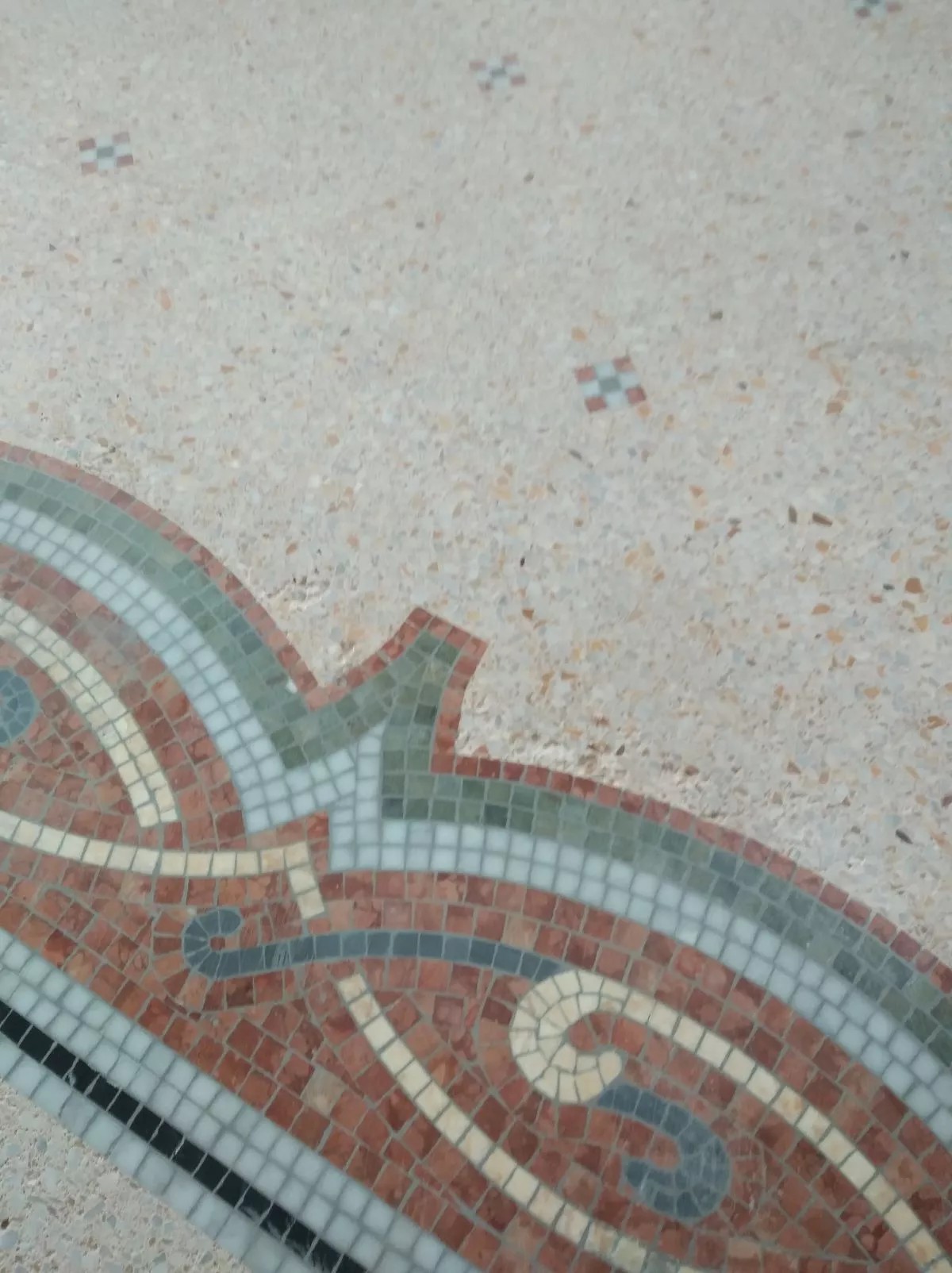 Création d'un sol en mosaïque de marbre pour une maison de maître