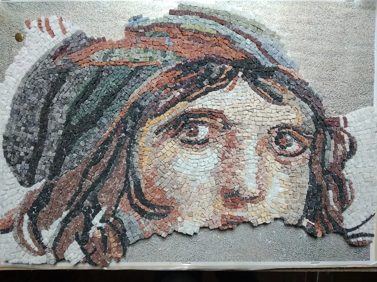 Reproduction de la mosaïque en marbre La Bohémienne de Zeugma