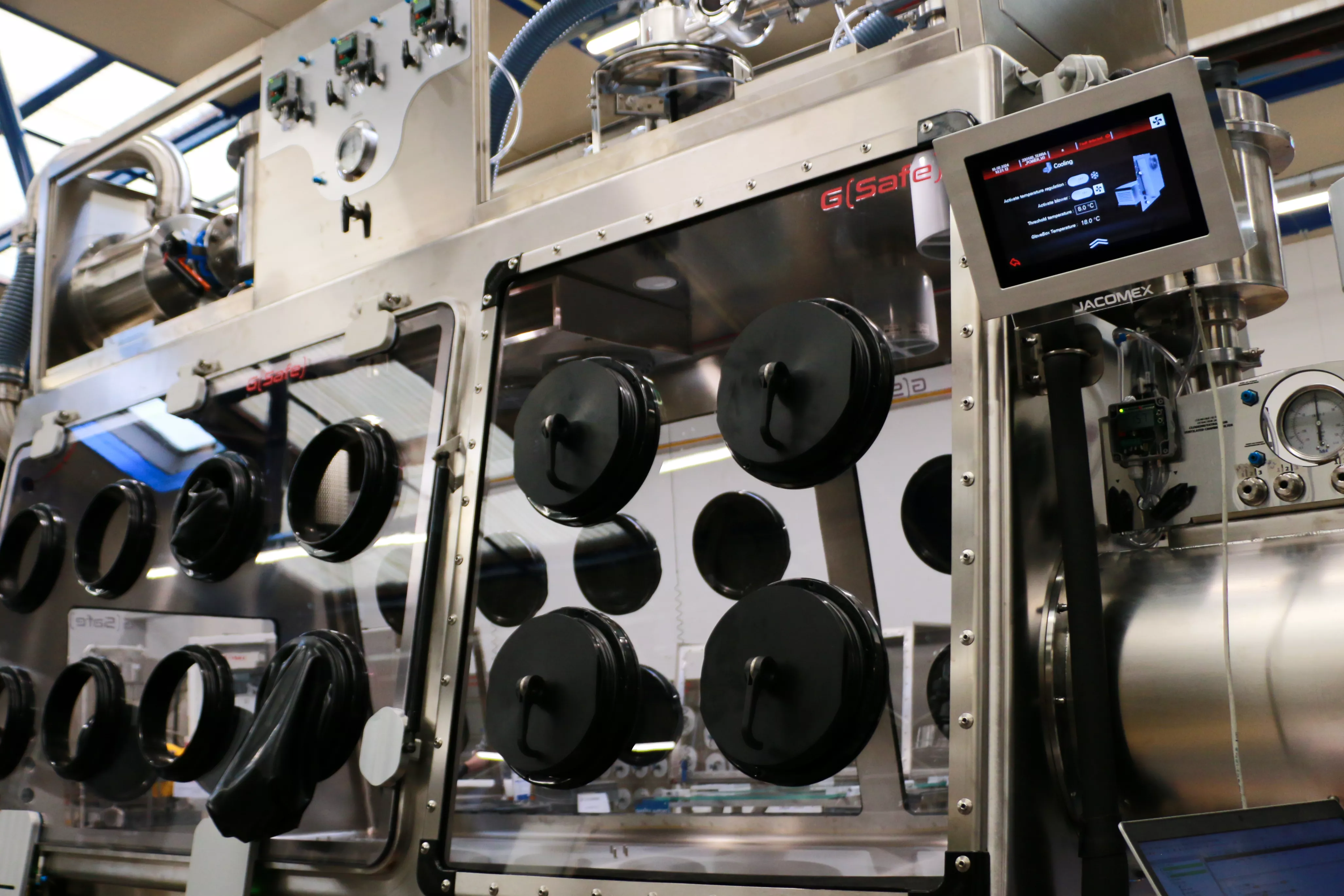 Boite à gants en inox pour le nucléaire