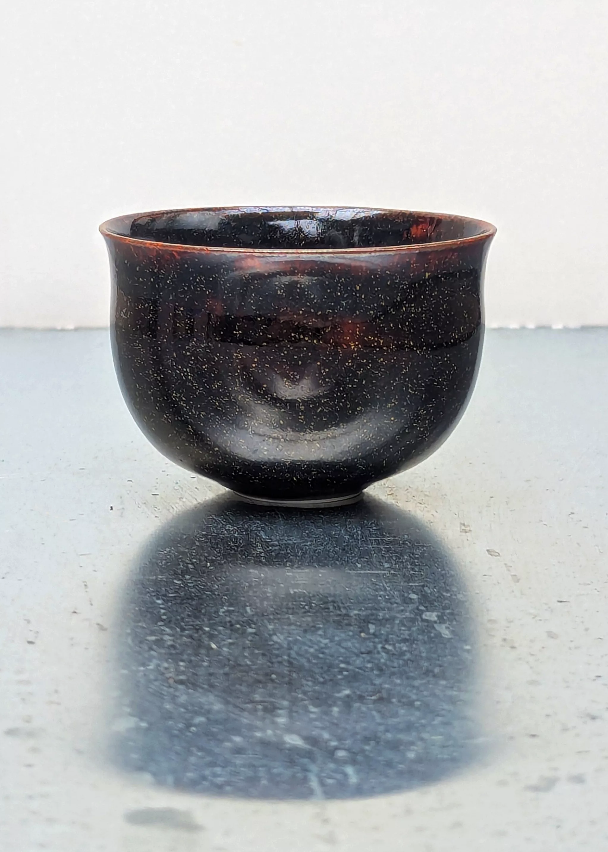 Taase à cfé sans anse en porcelaine, émail poussière de thé brillant