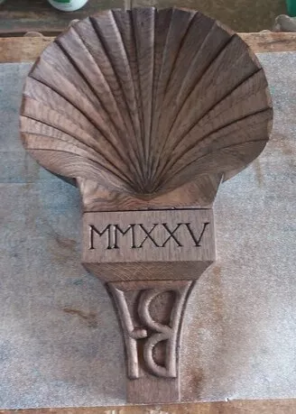 Noyau côté intérieur de l'imposte rayonnante de la porte de l'église de Manois, France.