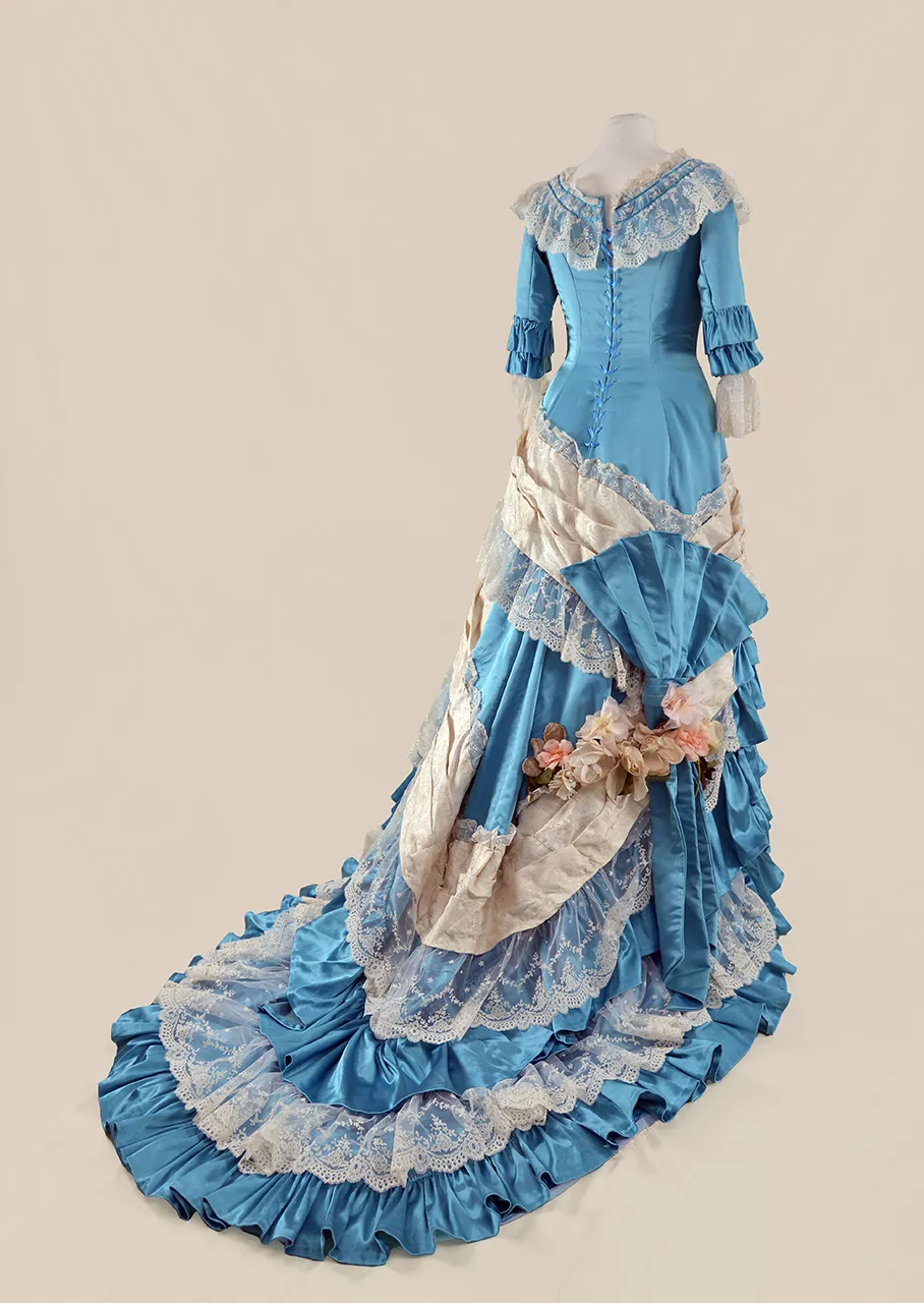 Robe à tournure de soirée