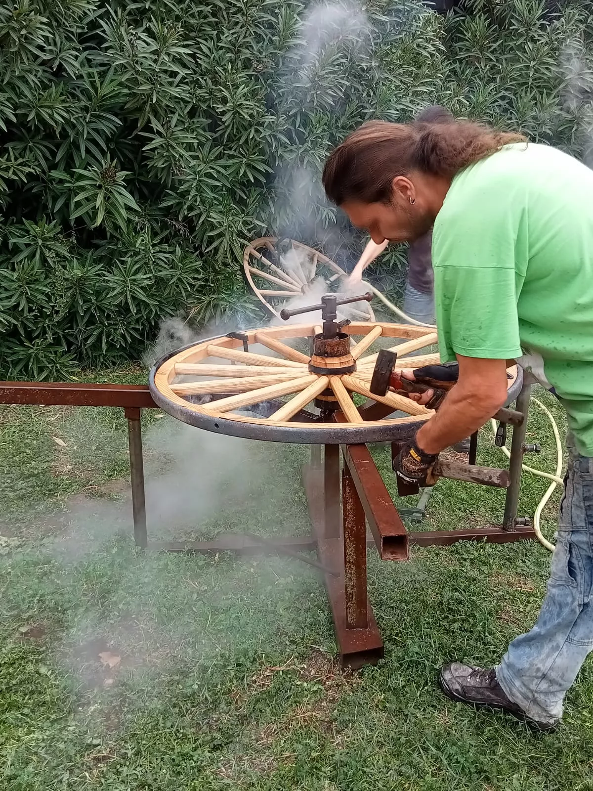 Fabrication d'une roue en bois par Luc Fruitet