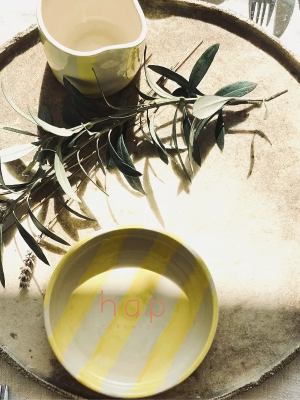 Art de la table en céramique. Créations développées avec des chefs gastronomiques : pièces sur-mesure, formes fonctionnelles et esthétiques, conçues pour sublimer la dégustation