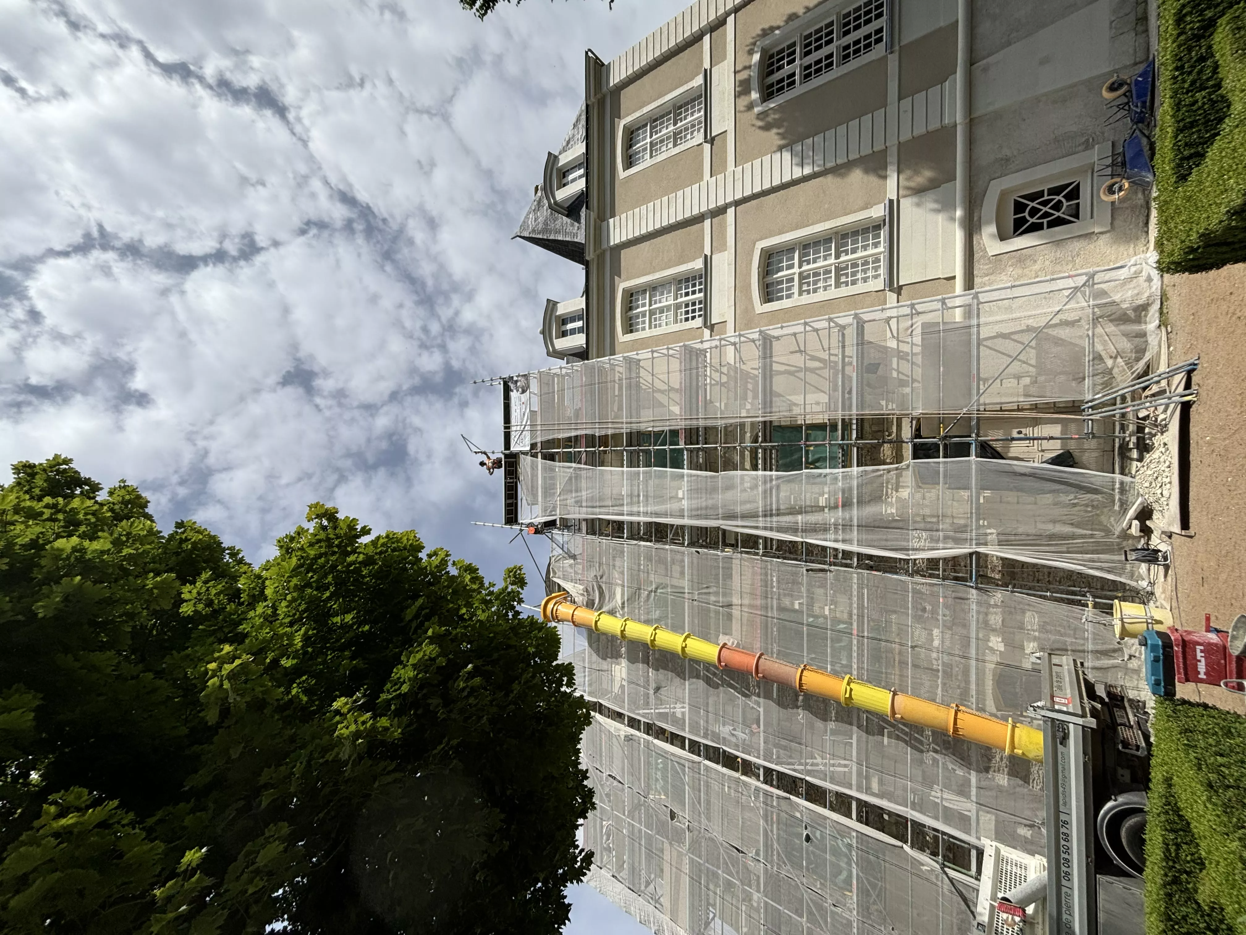 Restauration de façade d un logis abbatial.