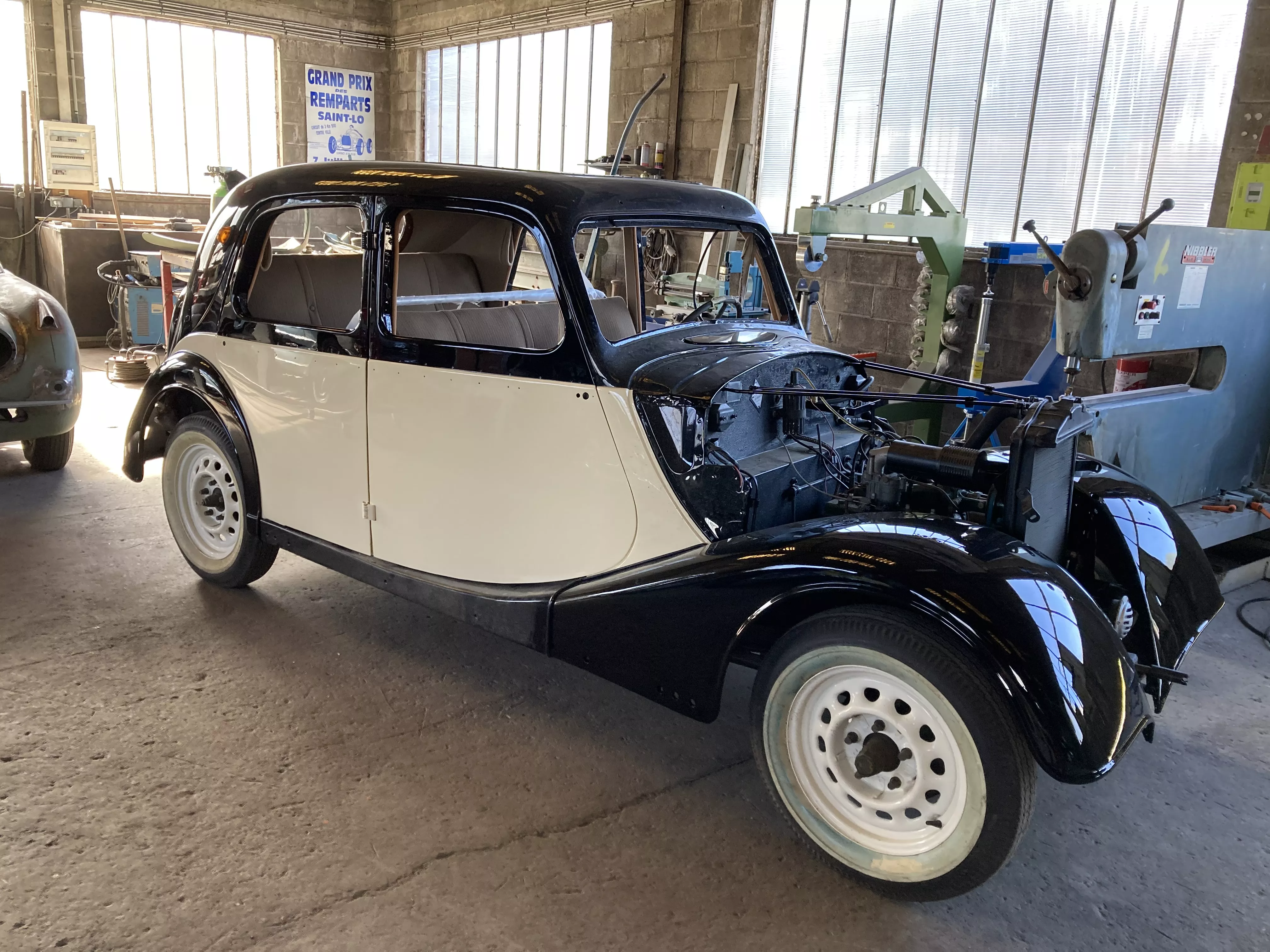 Renault Celtaquatre 1937 en cours de restauration