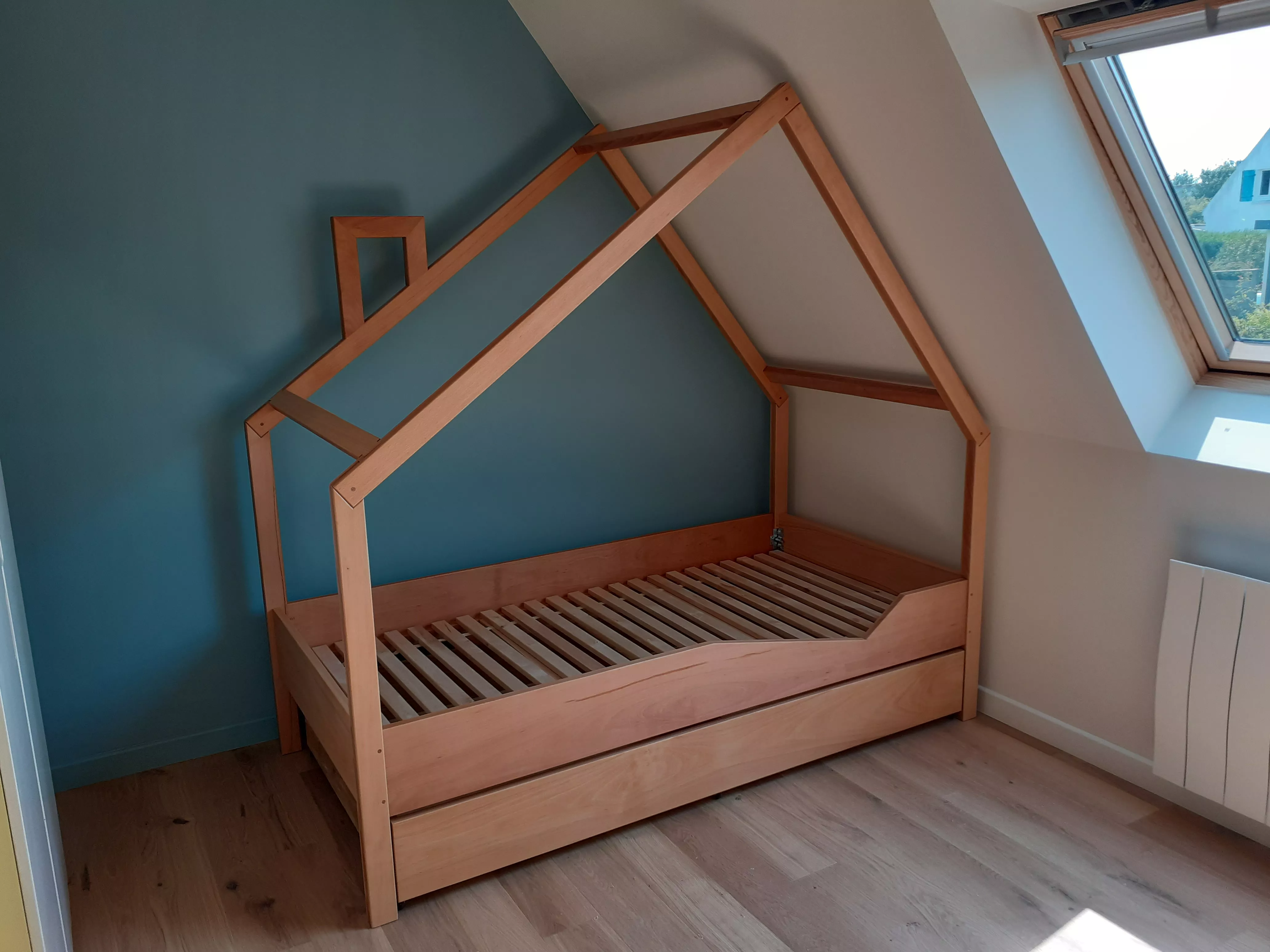 Lit enfant en hêtre massif entièrement démontable (assemblage tenon/mortaise chevillé)