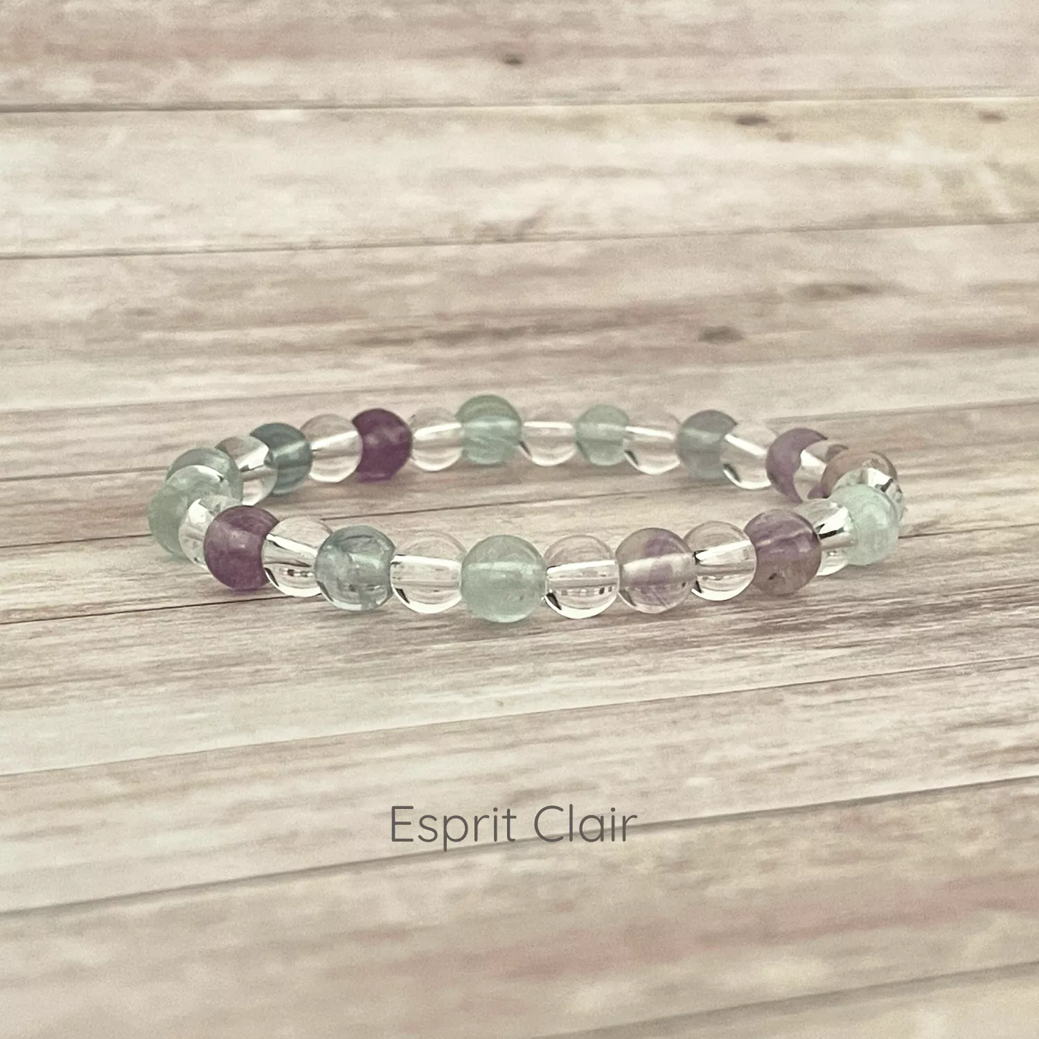 Bracelet en pierres naturelles de Fluorite et Cristal de Roche monté sur un fil élastique