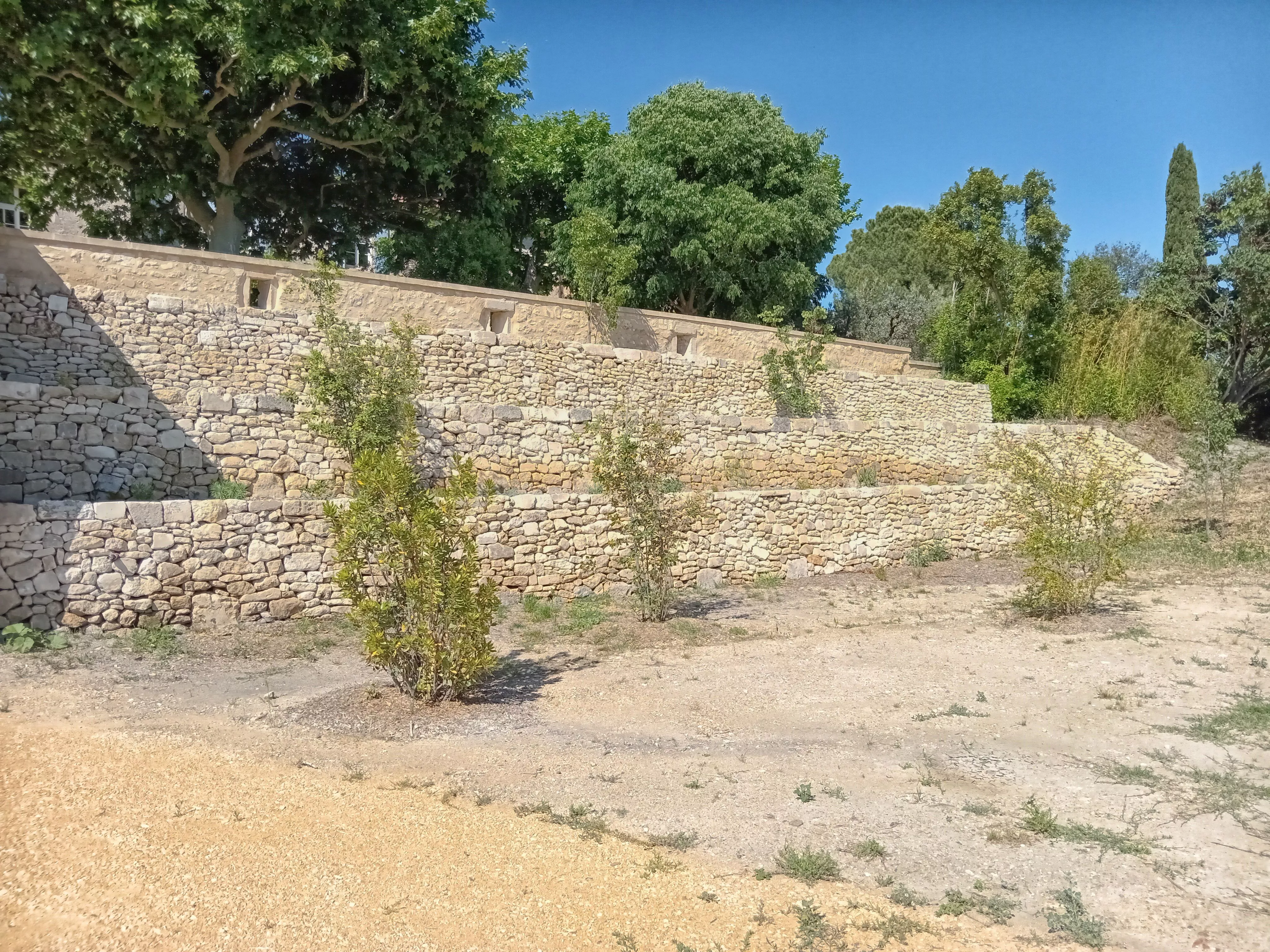Cr"ation de 3 murs de soutènement en pierre sèche