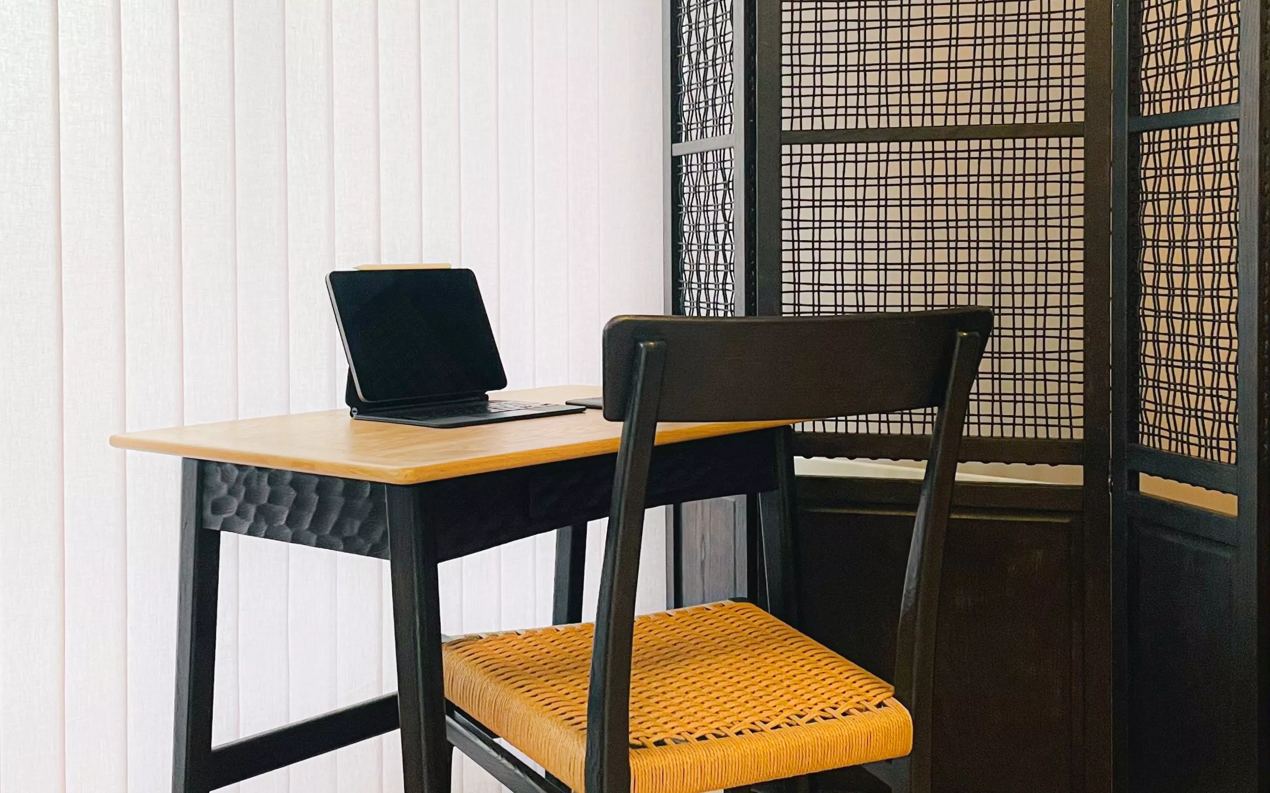 Bureau et paravent chêne brulé et corde danoise