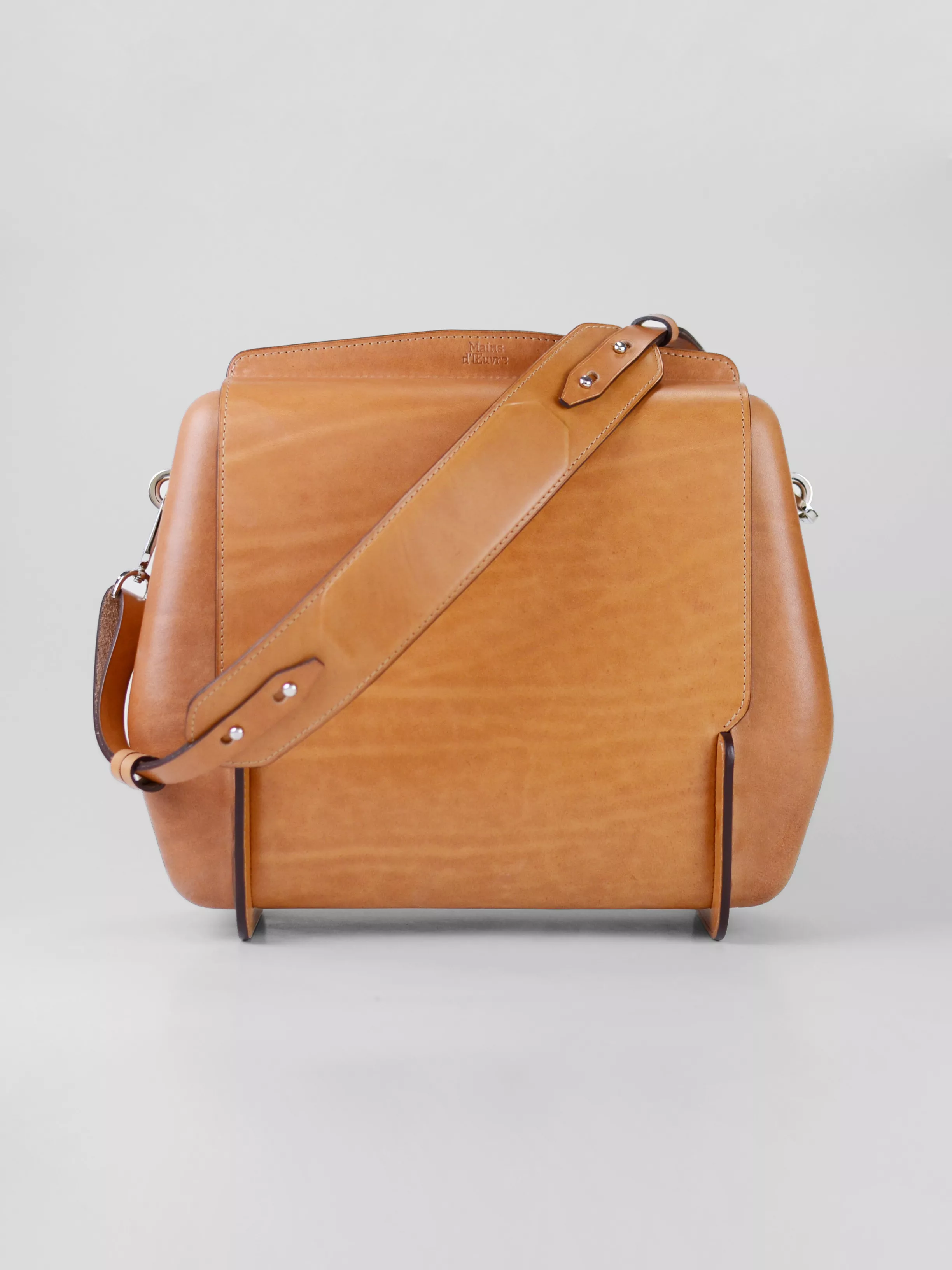 Sac à main en cuir moulé